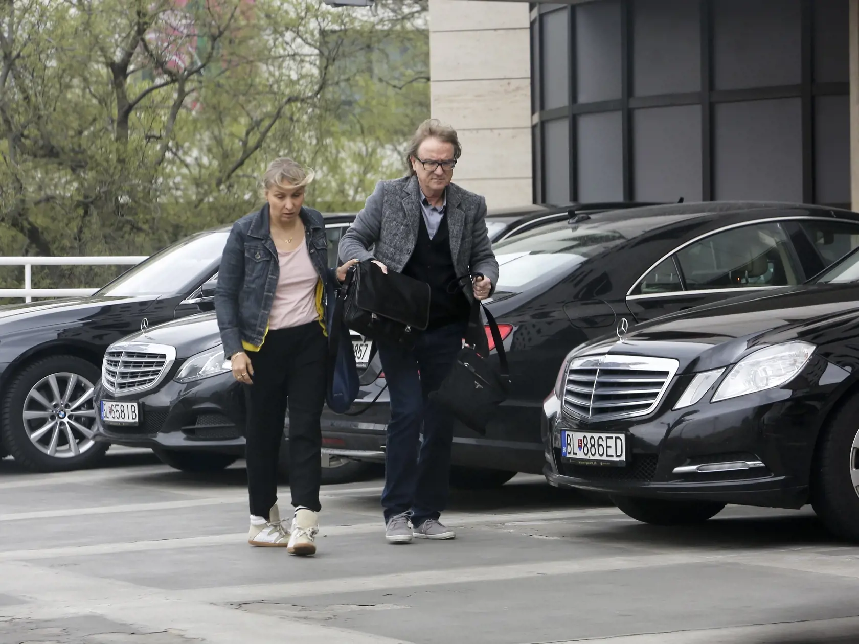 Miro ,, Meky " Zbirka so zenou Katkou odchadzaju z hotela Crown Plaza