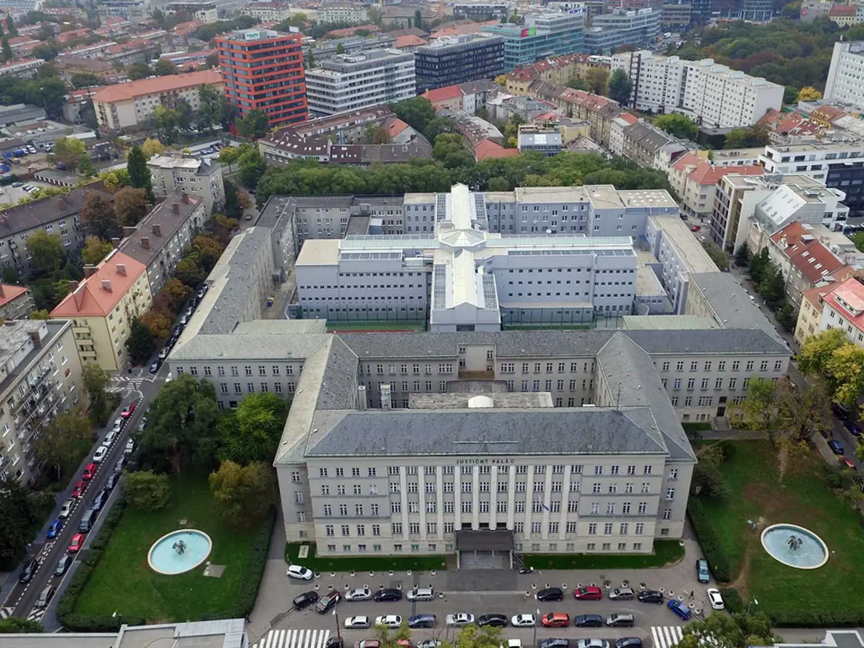Od roku 2021 oslavuje vianoce vo väznici v Bratislave. 