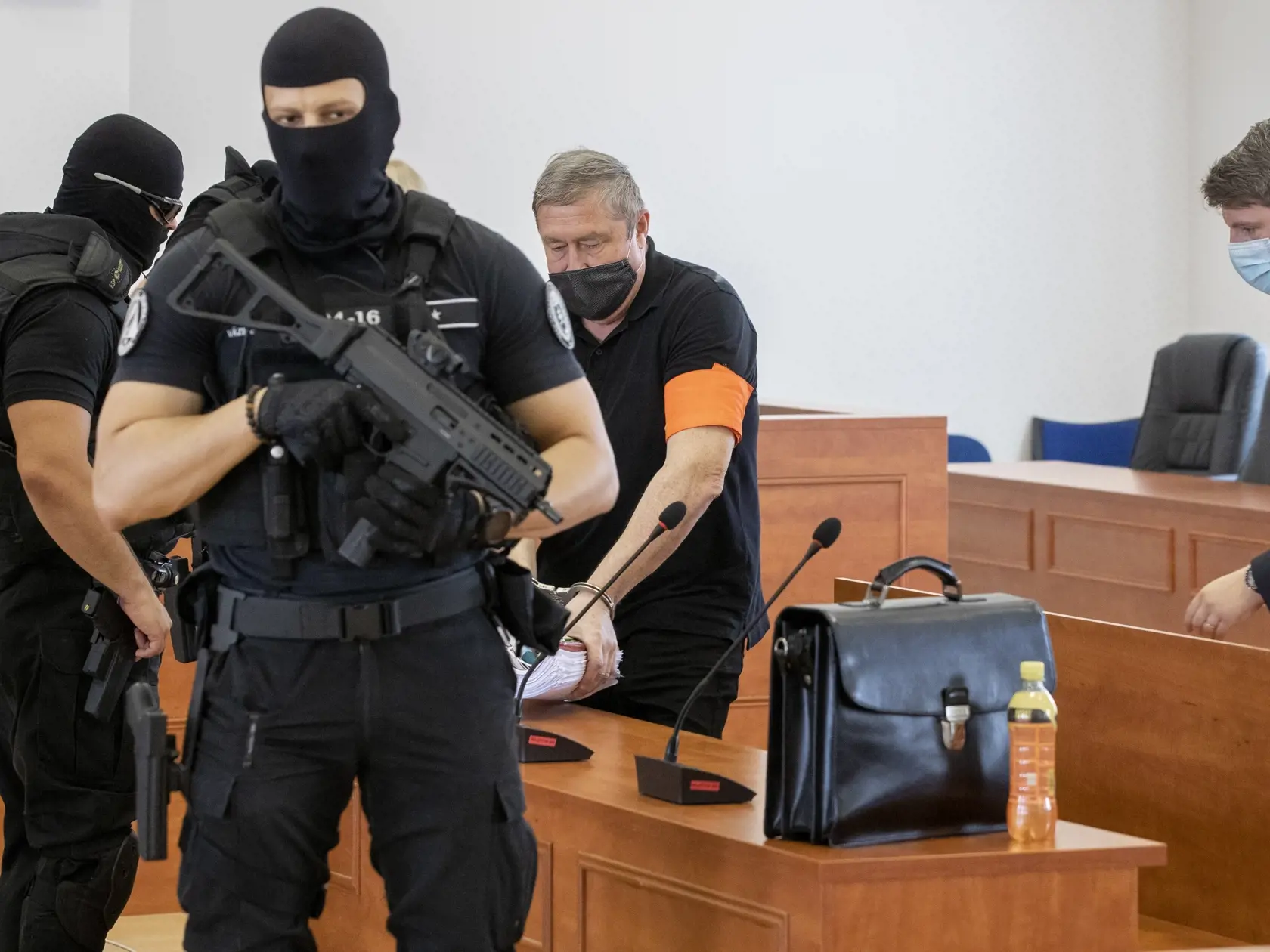 Súdne pojednávanie s bývalým šéfom úradu Špeciálnej prokuratúry Dušanom Kováčikom na  Špecializovanom trestnom súde v Pezinku, ktorý je obžalovaný zo zločinu zneužitia právomoci verejného činiteľa, obzvlášť závažného zločinu prijímania úplatku, zločinu založenia, zosnovania a podporovania zločineckej skupiny a z prečinu ohrozenia dôvernej a vyhradenej skutočnosti.