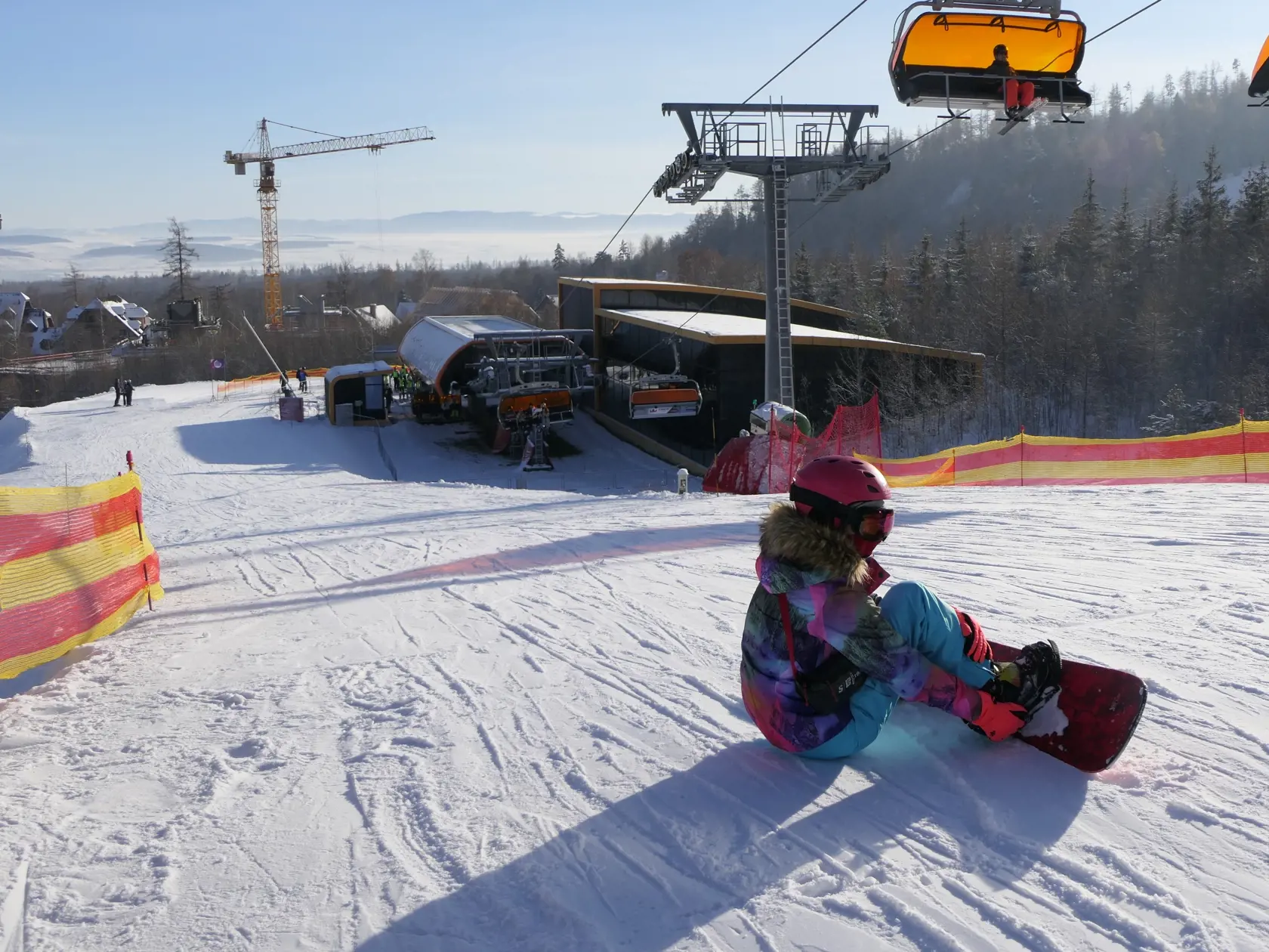 Na snímke z 19. decembra 2022 snoubordistka v lyžiarskom stredisku v Tatranskej Lomnici. FOTO TASR - Erika Ďurčová