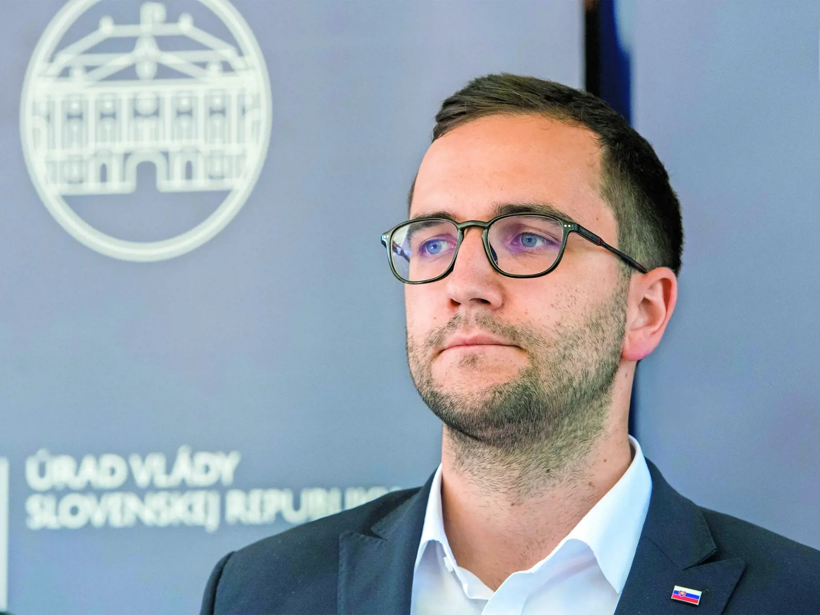 Július Jakab: "Pracoval som ako vedúci Úradu vlády, bol som na každom zasadnutí, vedel som o každom dianí. Žiadne obťažovanie od Jozefa Pročka sme neriešili a neviem ani o žiadnych podobných  prípadoch, ako tvrdí Romana Tabák. Ak by sme také niečo riešili, tak o tom novinári hneď informujú."