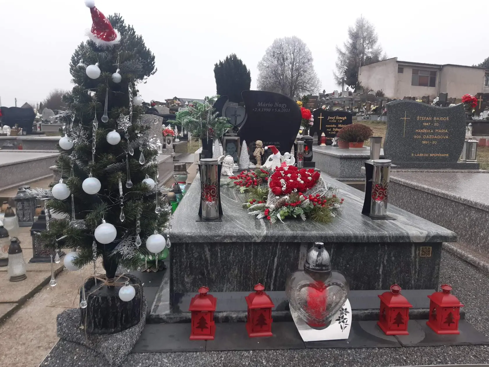 Hrob tragicky zosnulého posunovača Mária Nagya (†31) z Košíc. 