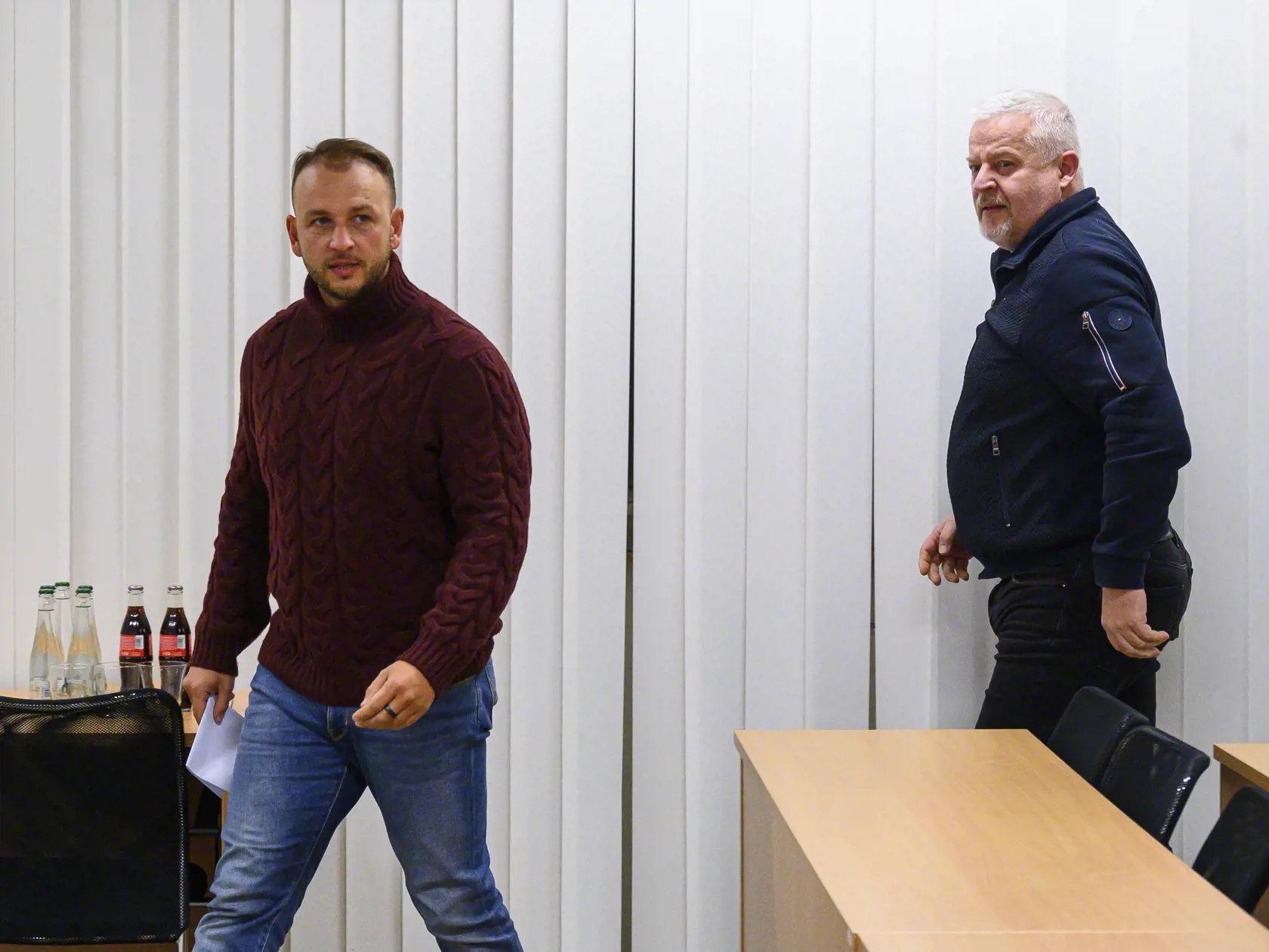 Na snímke sprava policajný prezident Ľubomír Solák a minister vnútra SR Matúš Šutaj Eštok (HLAS-SD) prichádzajú na mimoriadne vyhlásenie k aktuálnej situácii v Poprade 18. januára 2025. V súvislosti s tragédiou v Spišskej Starej Vsi končí vo funkcii prezident Policajného zboru (PZ) Ľubomír Solák. Rovnako s okamžitou platnosťou bude odvolaný riaditeľ Obvodného oddelenia PZ v Spišskej Starej Vsi. FOTO TASR - Michal Svítok