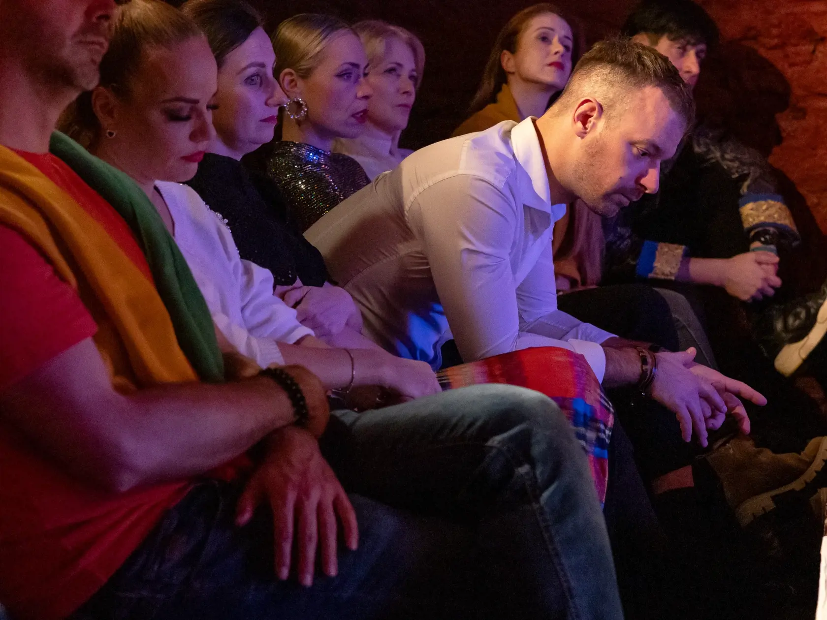 Herečka Karin Haydu celú rozlúčku preplakala.