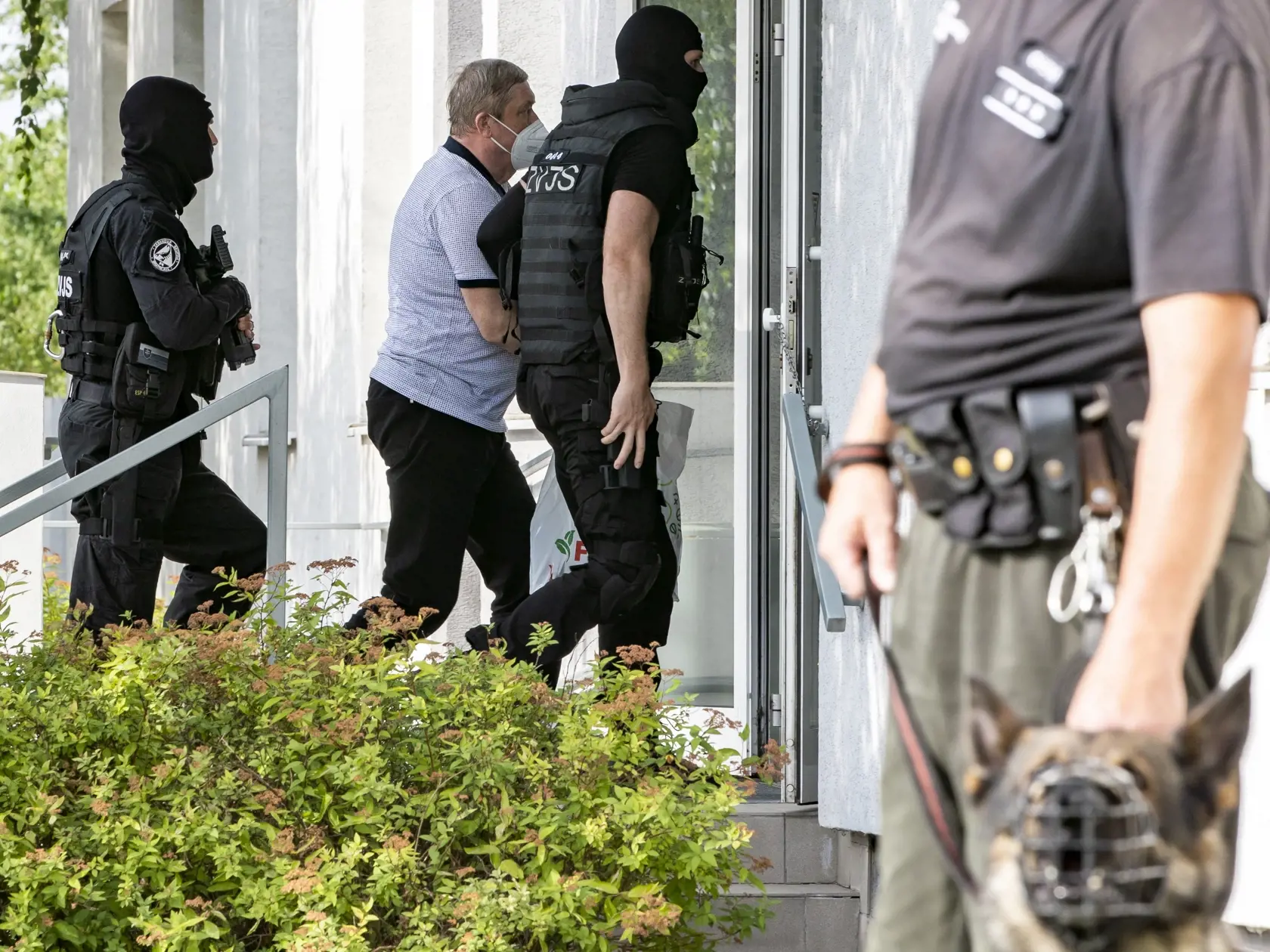 Súdne pojednávanie s bývalým šéfom úradu Špeciálnej prokuratúry Dušanom Kováčikom na  Špecializovanom trestnom súde v Pezinku, ktorý e obvinený zo zločinu zneužitia právomoci verejného činiteľa, obzvlášť závažného zločinu prijímania úplatku, zločinu založenia, zosnovania a podporovania zločineckej skupiny a z prečinu ohrozenia dôvernej a vyhradenej skutočnosti.