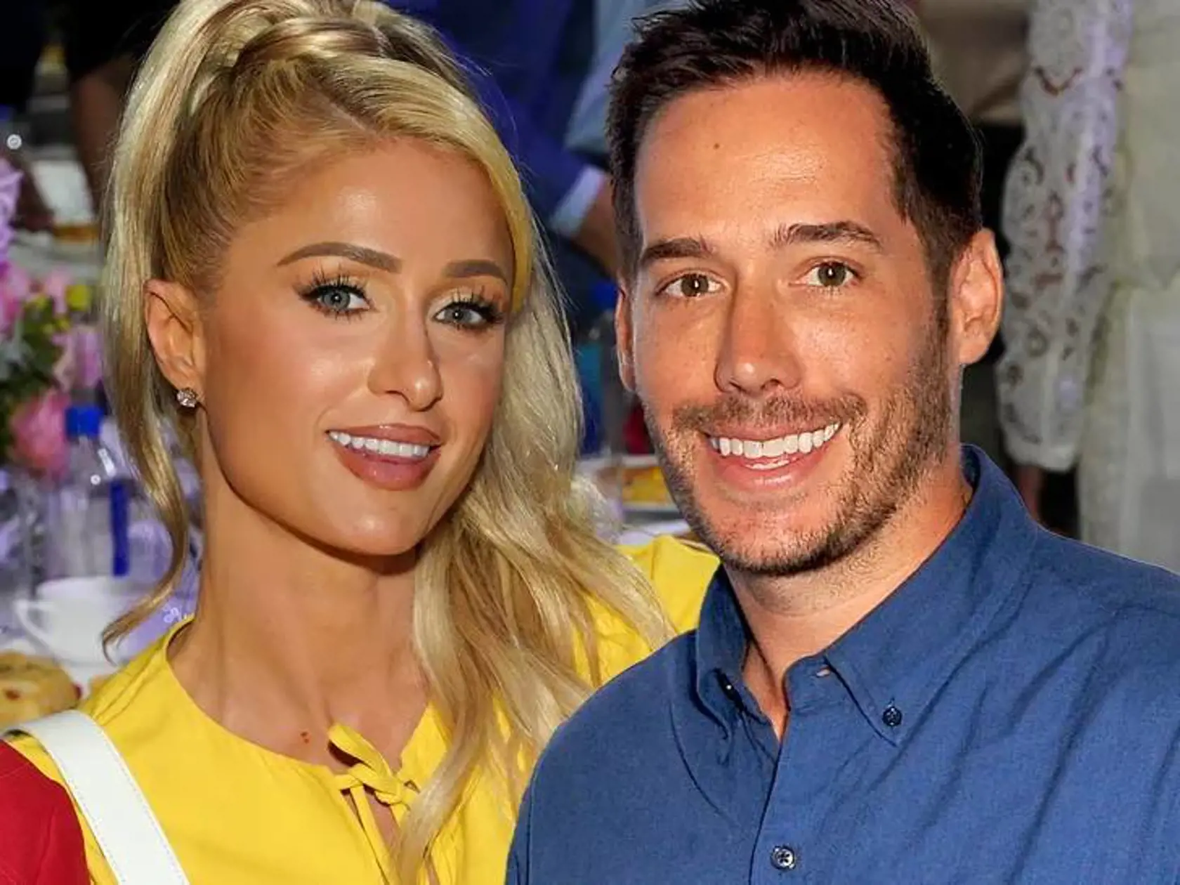 Paris Hilton (41) šokovala fanúšikov, keď prezradila, že s manželom Carterom Reumom tajne prostredníctvom náhradnej matky privítala dieťa. Paris je teda mamou malého chlapčeka.