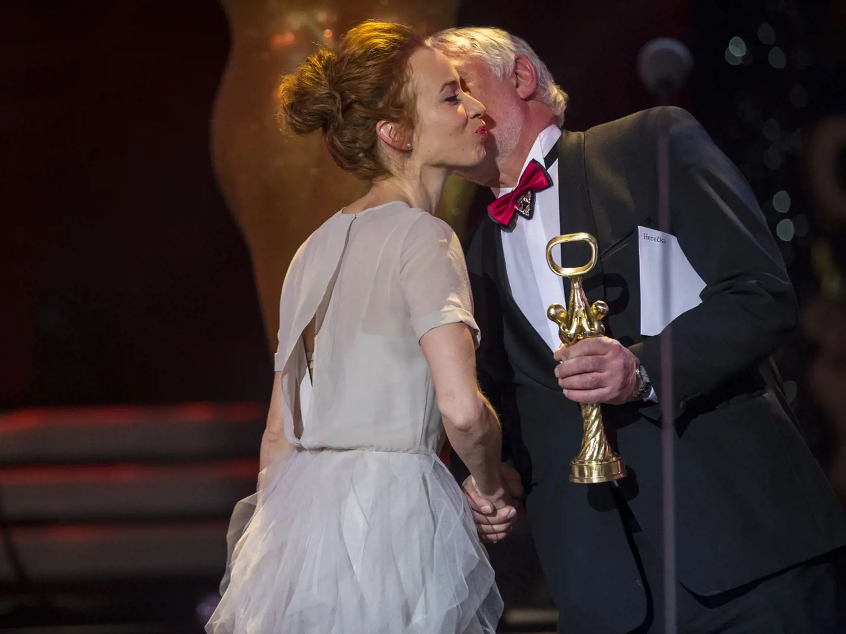 Na snímke Táňa Pauhofová a Marián Chudovský počas priameho prenosu slávnostného galavečera OTO 2017.