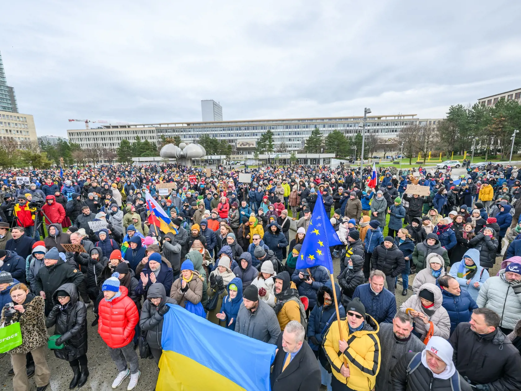 Na snímke protest proti návšteve predsedu vlády SR Roberta Fica (Smer-SD) v Moskve.