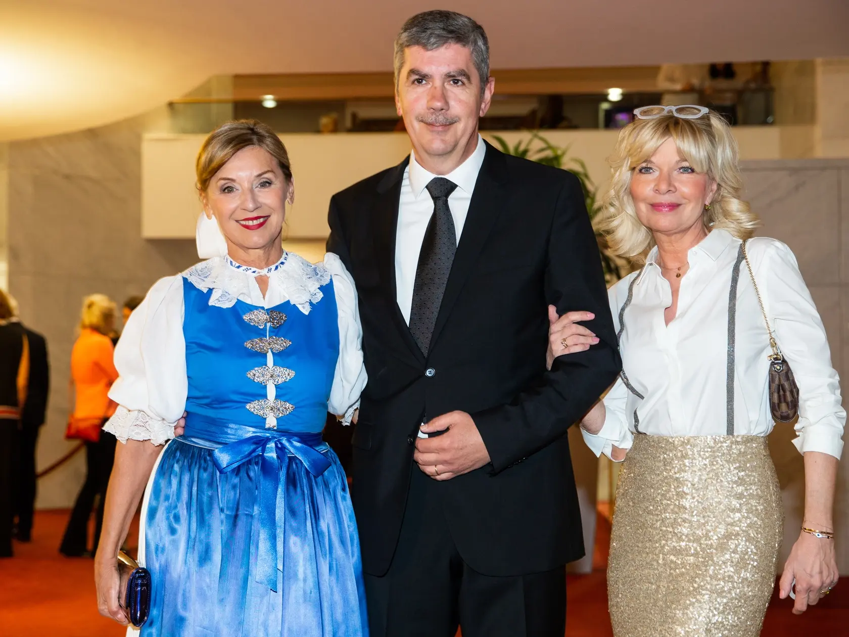 ŠOUBIZNIS: SLOVENKA ROKA