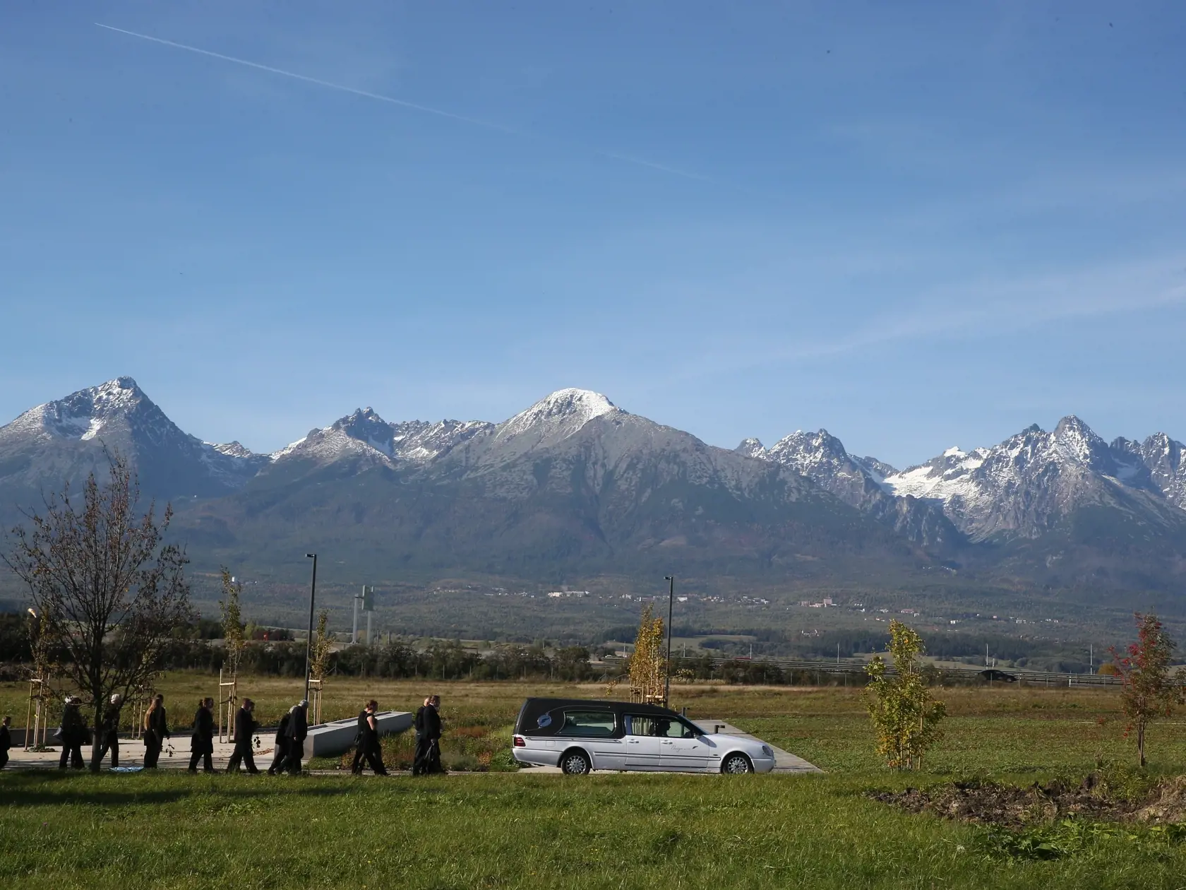 Posledná rozlúčka s nadanou študentkou Broňou. V sobotu (8.10.) sa rozlúčili rodiny Mareka a Brone so svojími milovanými deťmi, vnúčatami, a súrodencami. Ich mladé životy vyhasli vinou opitého vodiča.