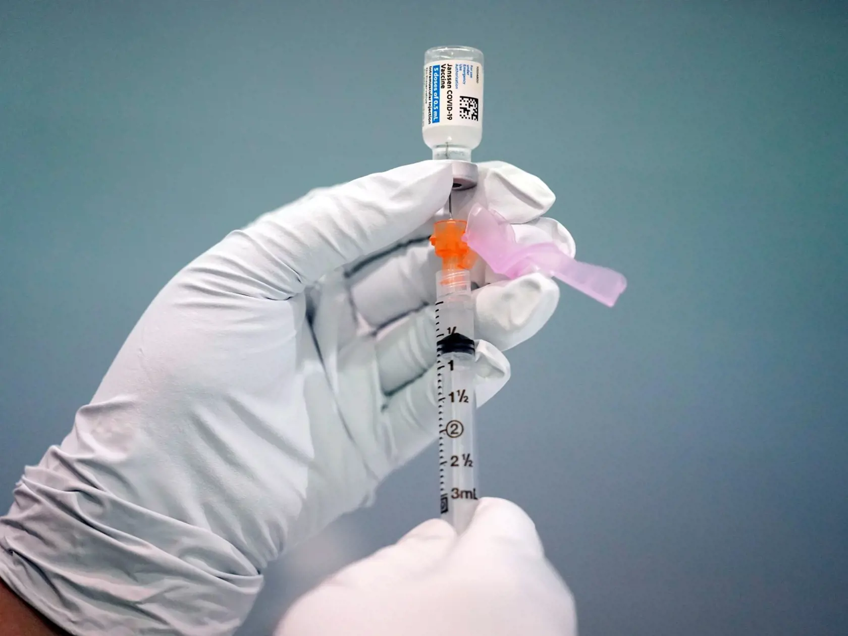 Johnson & Johnson používajú najmä mobilné očkovacie jednotky, pretože sa ňou očkuje len v jednej dávke.