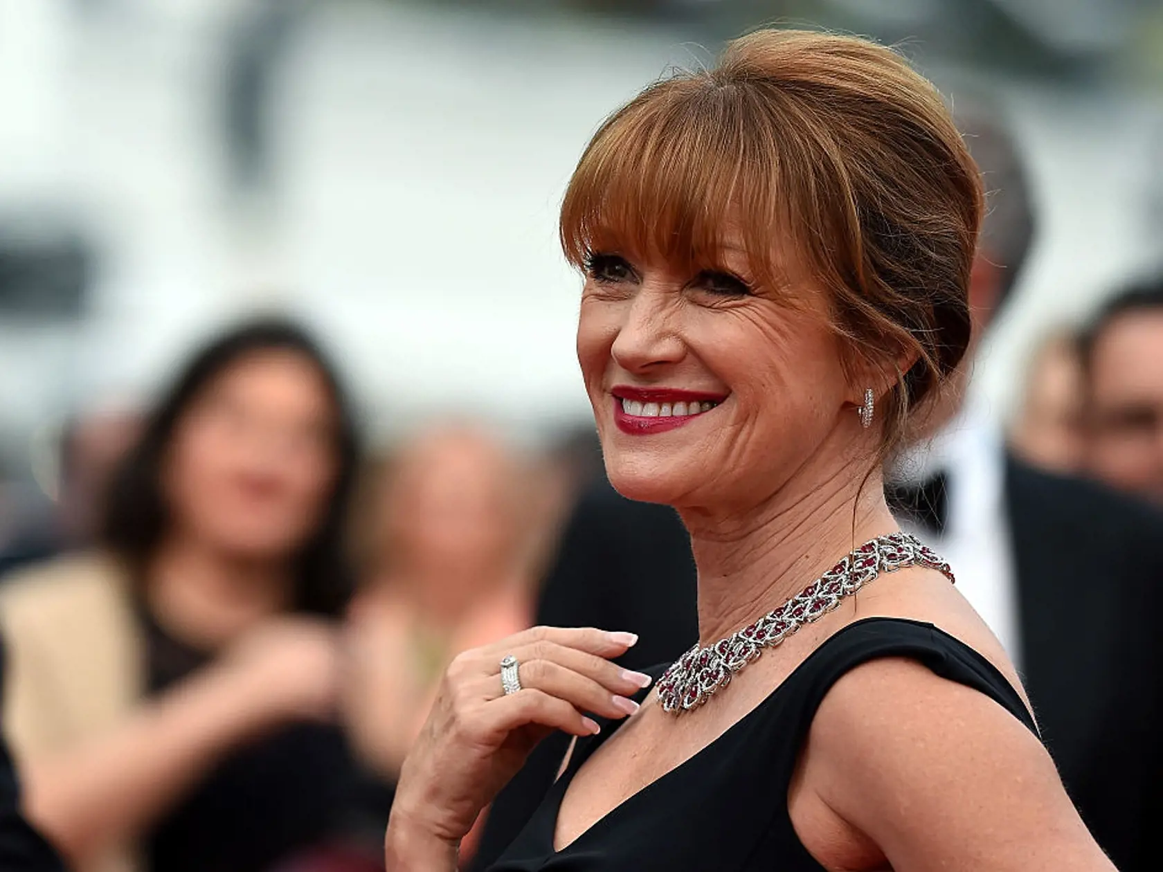 Jane Seymour (71) – Open Hearts Jewelry: 
Nestarnúca herečka predáva vlastnú kolekciu šperkov pre zrelé ženy zo 14-karátového zlata a mincového striebra, ktorá je okrem USA je dostupná aj v Kanade a Británii. Logo a názov sú odvodené od jej maľby dvoch spojených, otvorených sŕdc.