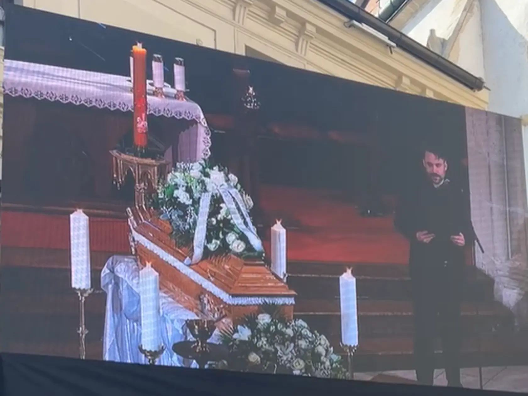 Smútočným hosťom sa prihovoril aj zdrvený vnuk Matúš Kvietik.