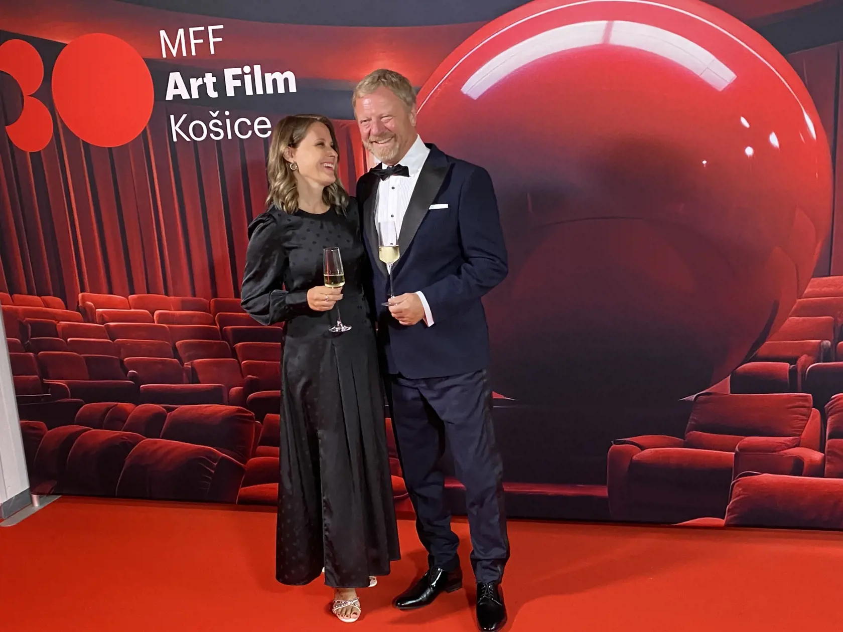 Maroš Kramár získal cenu Hercova misia. Na snímke s partnerkou, matkou ich spoločnej malej dcérky.