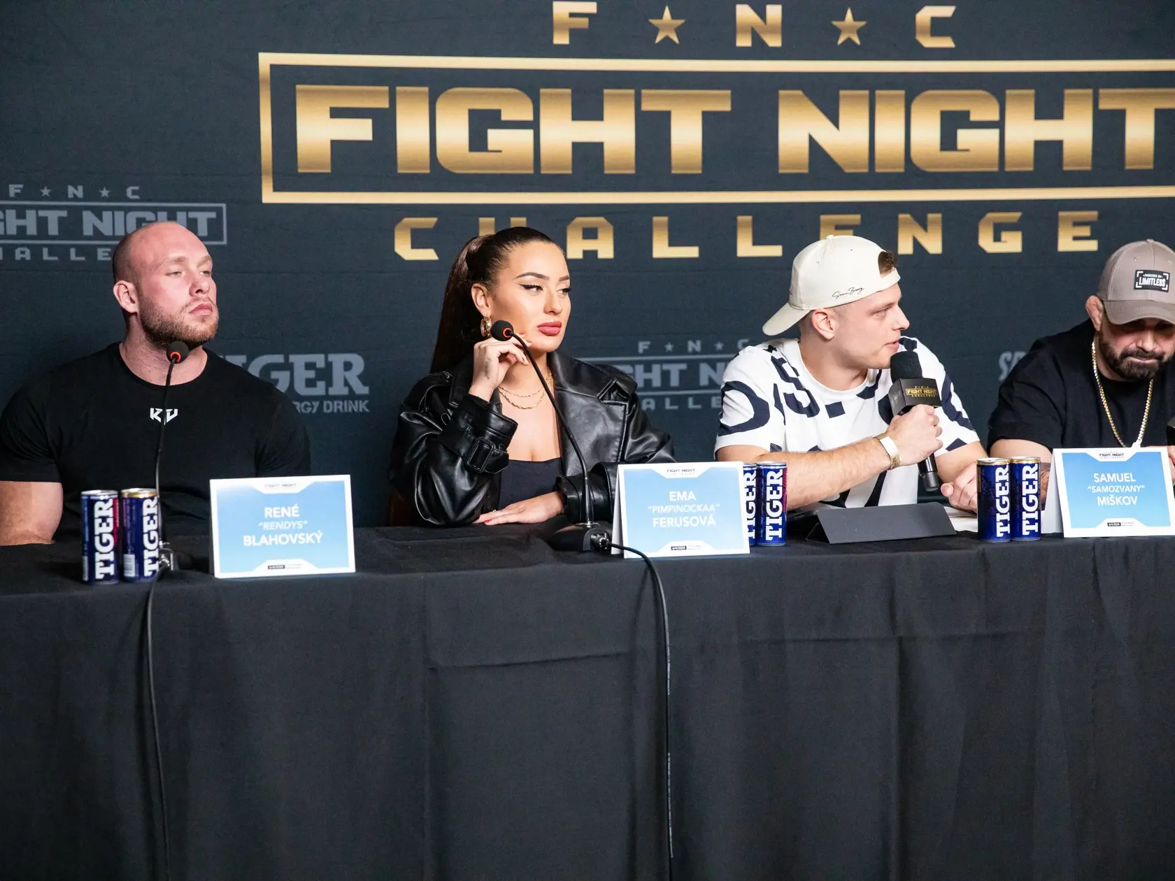 Na snímke je tlačová konferencia organizácie Fight Night Challenge v OC Nivy v Bratislave.