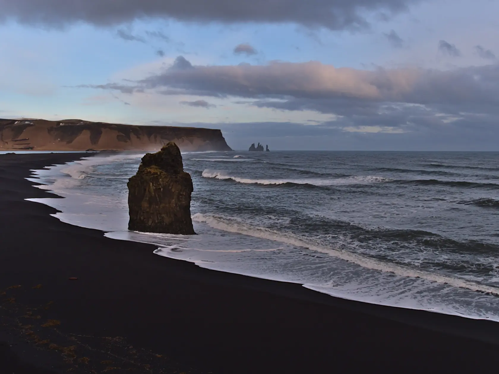 Stunning,View,Over,Volcanic,Landscape,With,Black,Beach,Reynisfjara,Near