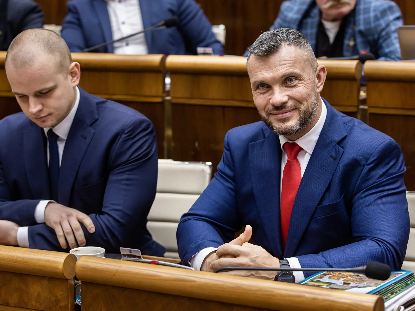 Rokovanie parlamentu o vyslovení nedôvery vláde. Na snímke Miroslav Suja.