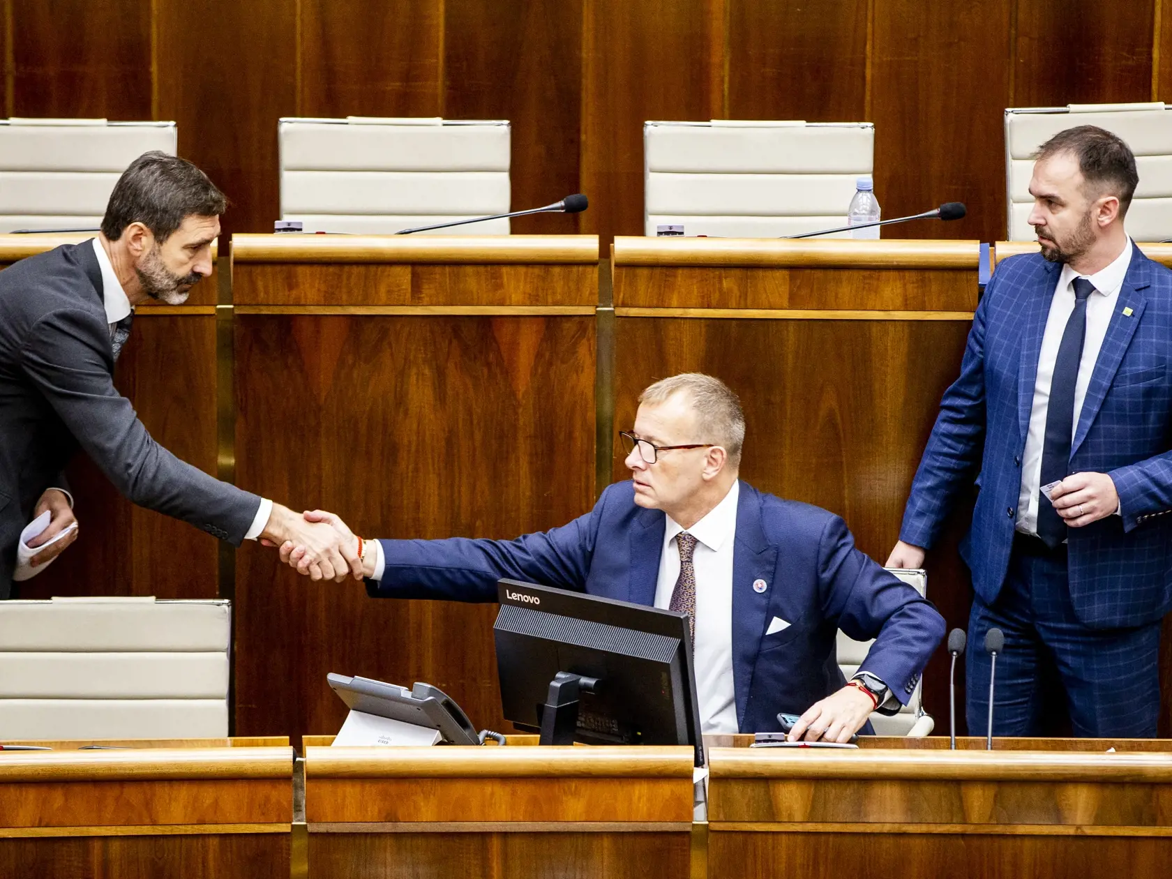 Na snímke je Boris Kollár a Juraj Blamár počas zasadnutia Národnej rady SR.