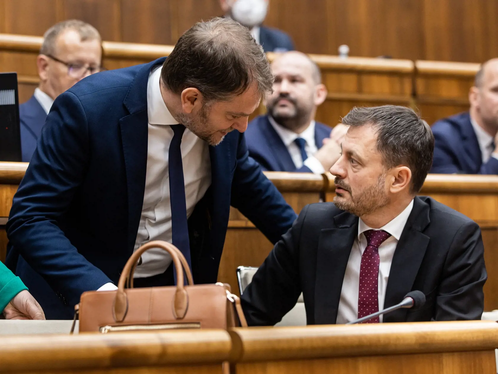 Rokovanie parlamentu o vyslovení nedôvery vláde. Na snímke Igor Matovič a Eduard Heger.