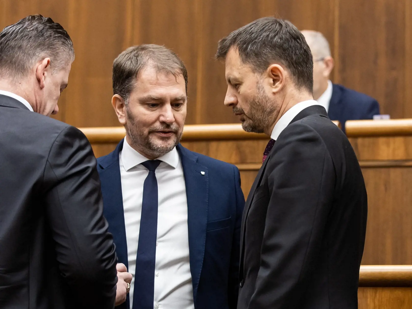 Rokovanie parlamentu o vyslovení nedôvery vláde. Na snímke Roman Mikulec, Igor Matovič a Eduard Heger.