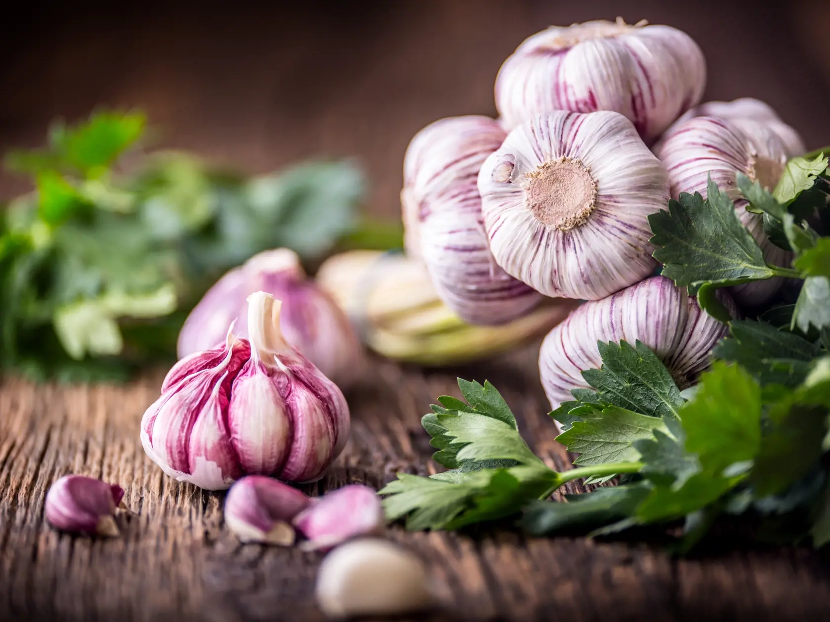 Fresh,Garlic,Bulbs,With,Parsley,Herbs,On,Old,Wooden,Board.