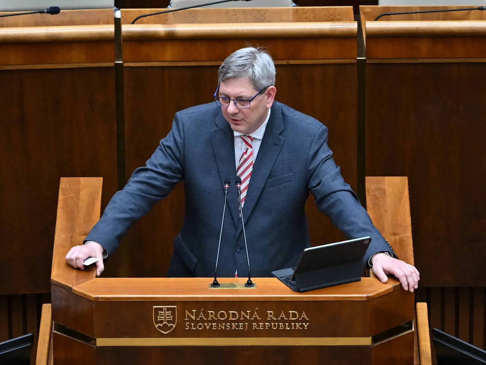 Na snímke minister spravodlivosti SR Boris Susko (Smer-SD) vydtupuje počas 9. schôdze Národnej rady (NR) SR v Bratislave v stredu 28. februára 2024.