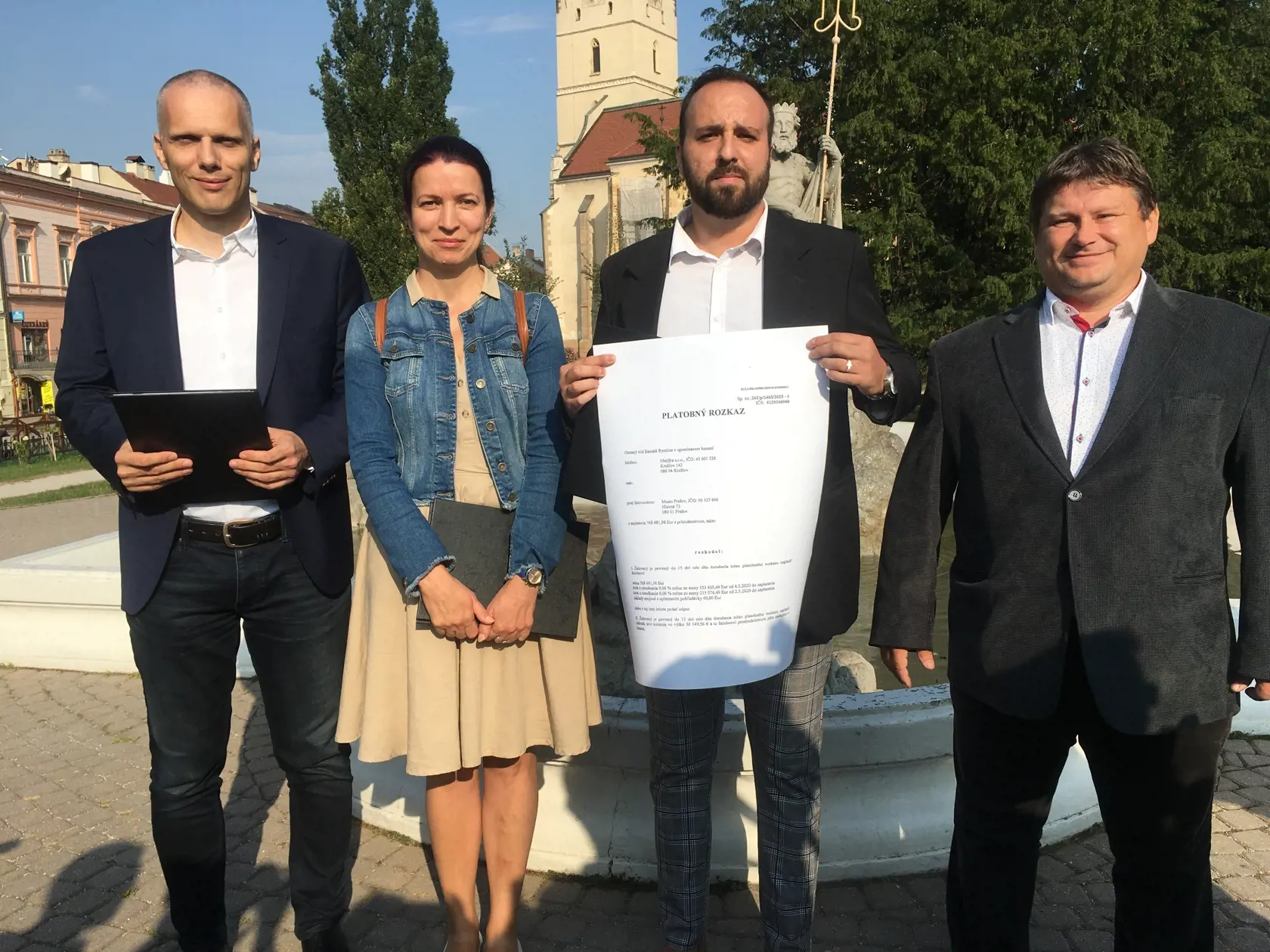 Poslanci (zľava) Richard Drutarovský, Slávka Čorejová, Martin Eštočák a František Oľha vyzvali primátorku na zváženie zotrvania vo svojej funkcii.