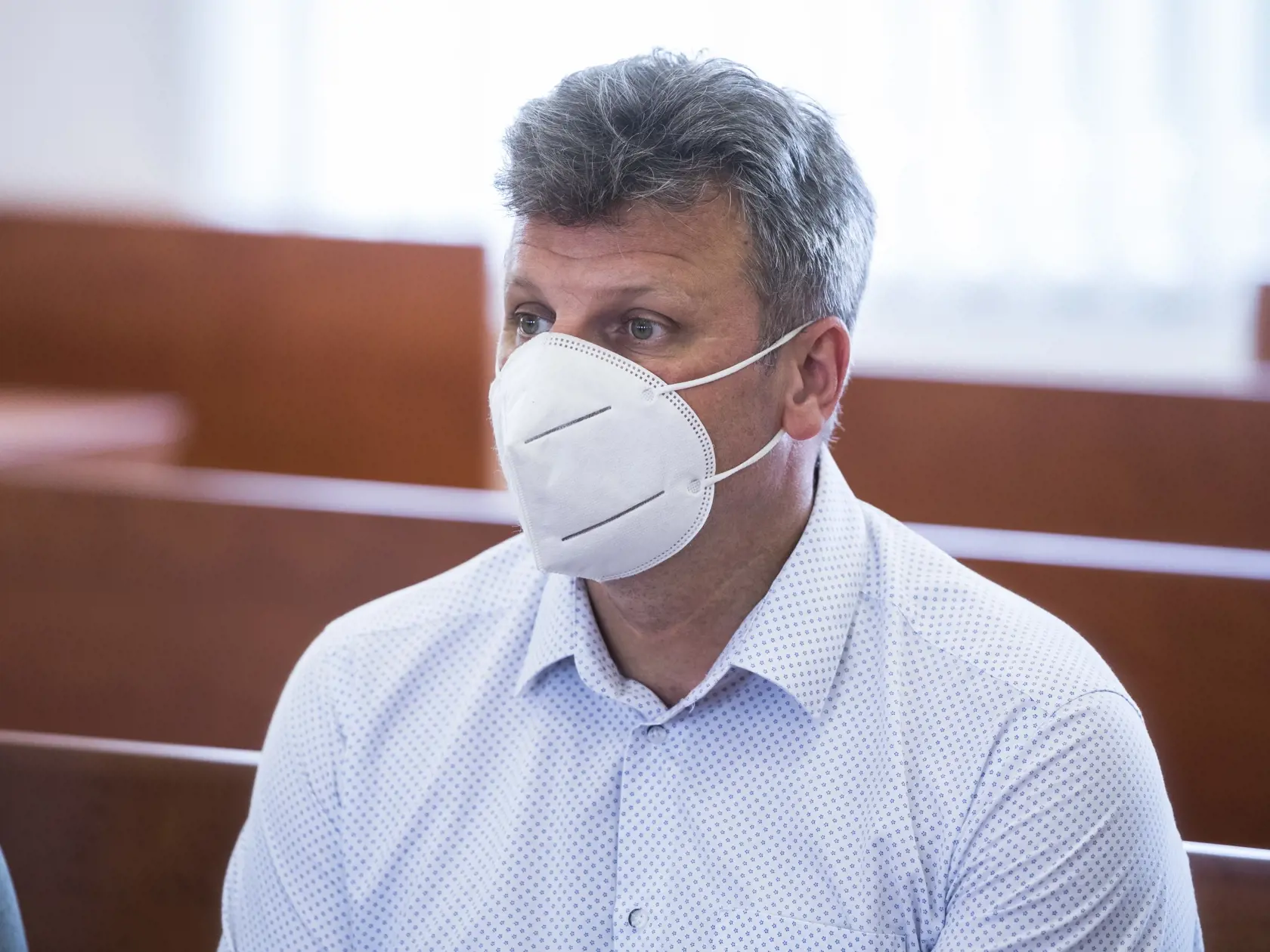 Na snímke svedok a prokurátor Úradu špeciálnej prokuratúry (ÚŠP) Vasiľ Špirko pred hlavným pojednávaním s bývalým špeciálnym prokurátorom Dušanom Kováčikom na Špecializovanom trestnom súde (ŠTS) v Pezinku 13. júla 2021.