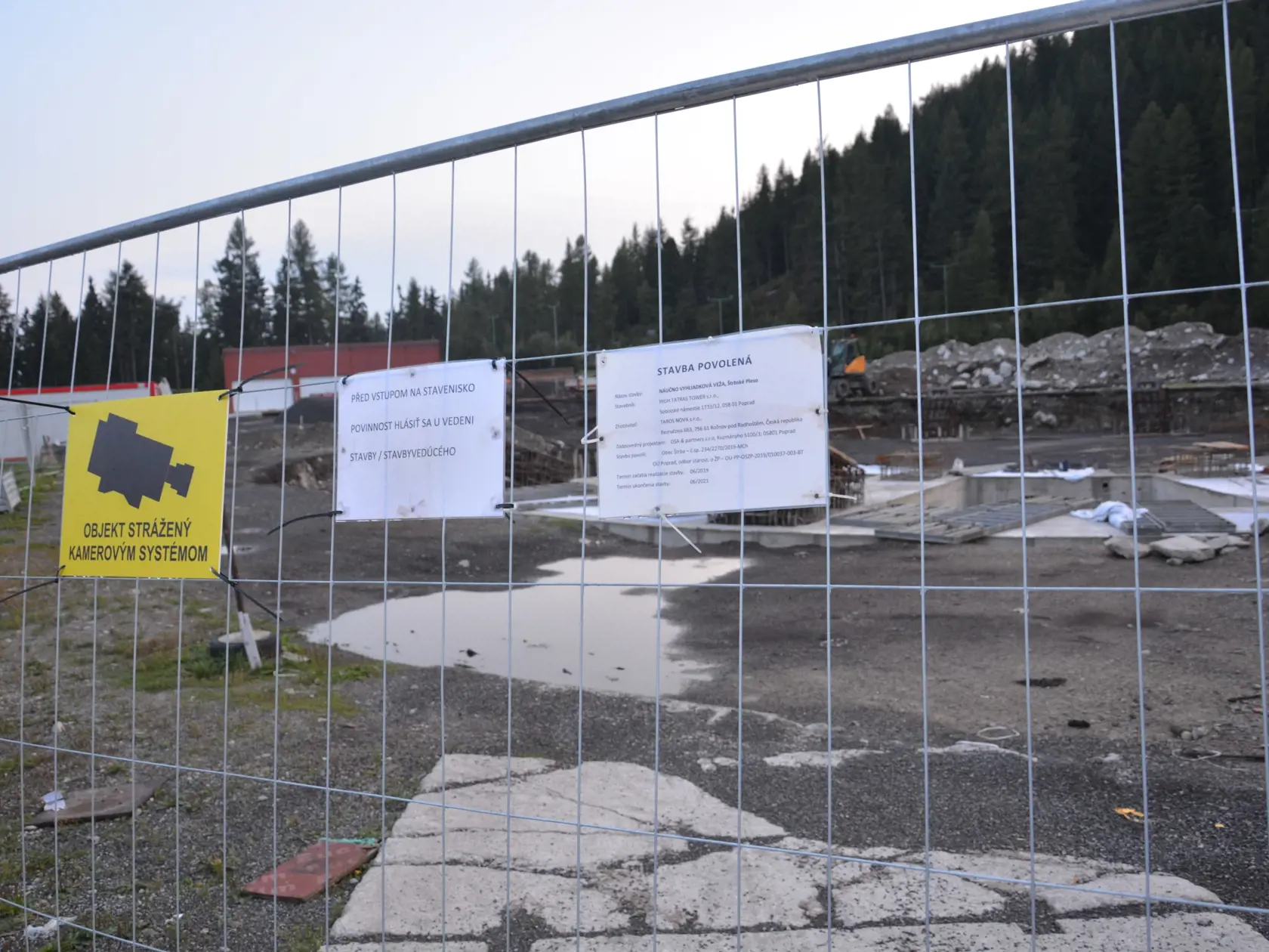 Výstavba vyhliadkovej veže na Štrbskom plese už prebieha