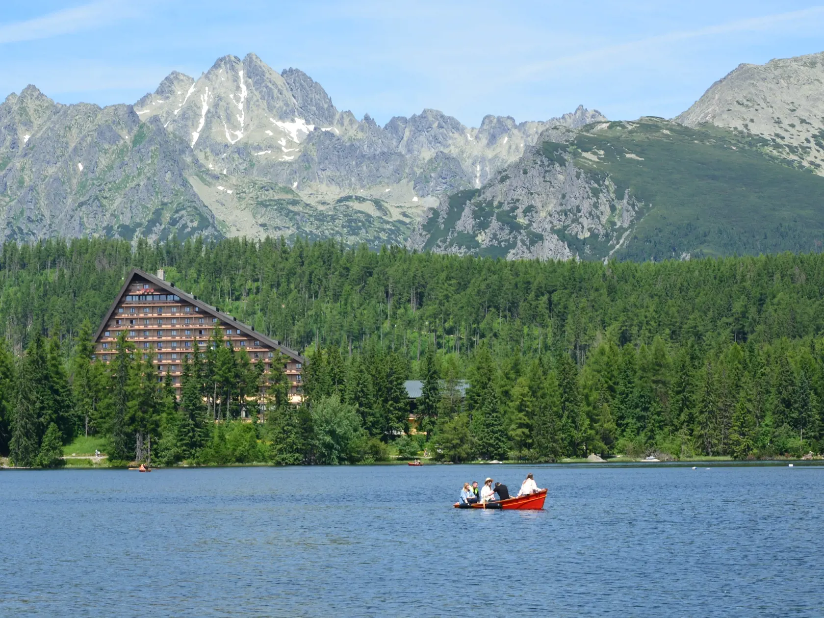 Štrbské pleso už čoskoro nadobro zmení svoju tvár. Bude známa a vyhľadávaná panoráma zničená?