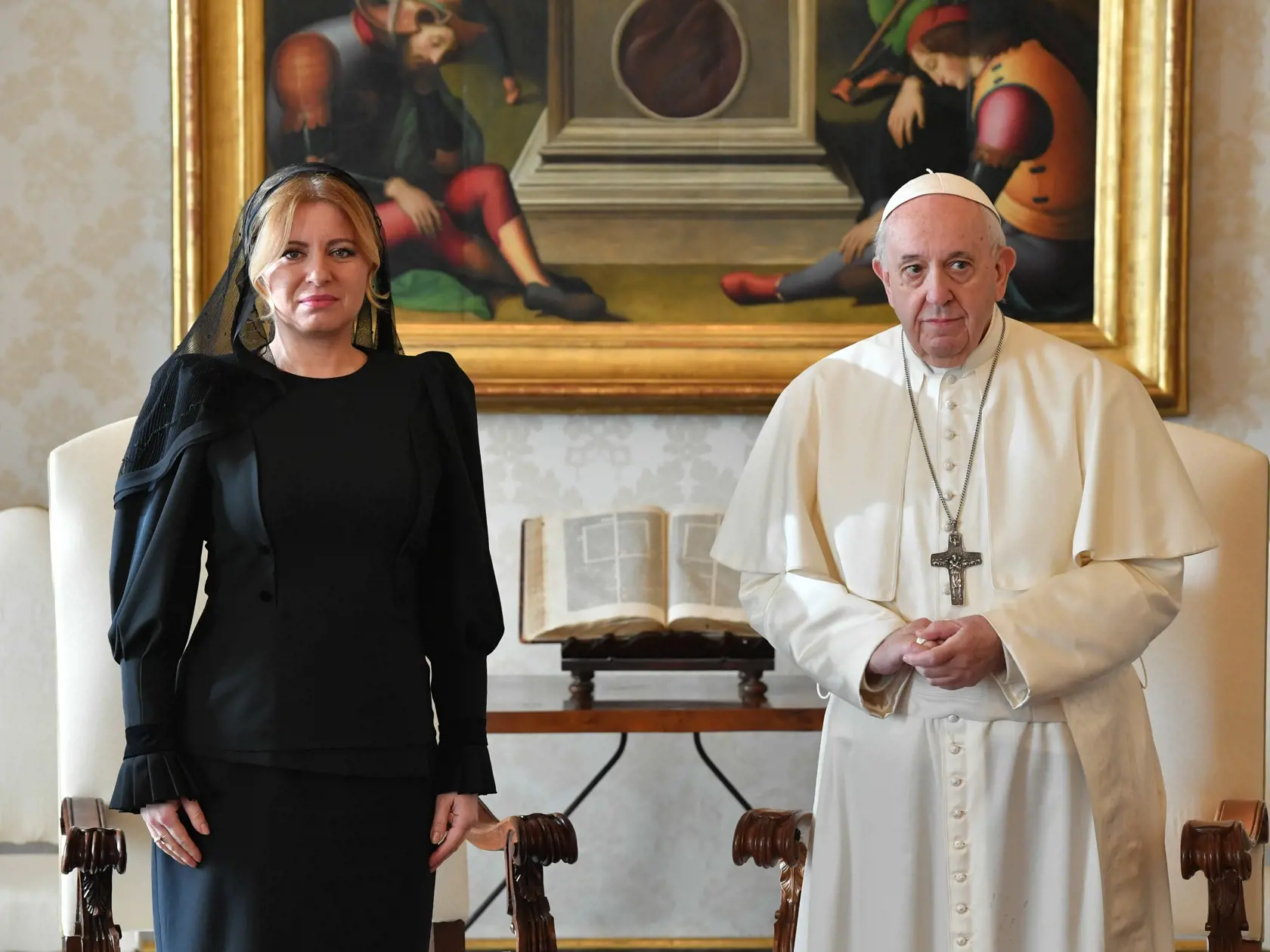 Prezidentka SR Zuzana Čaputová a pápež František počas súkromnej audiencie vo Vatikáne 14. decembra 2020.
