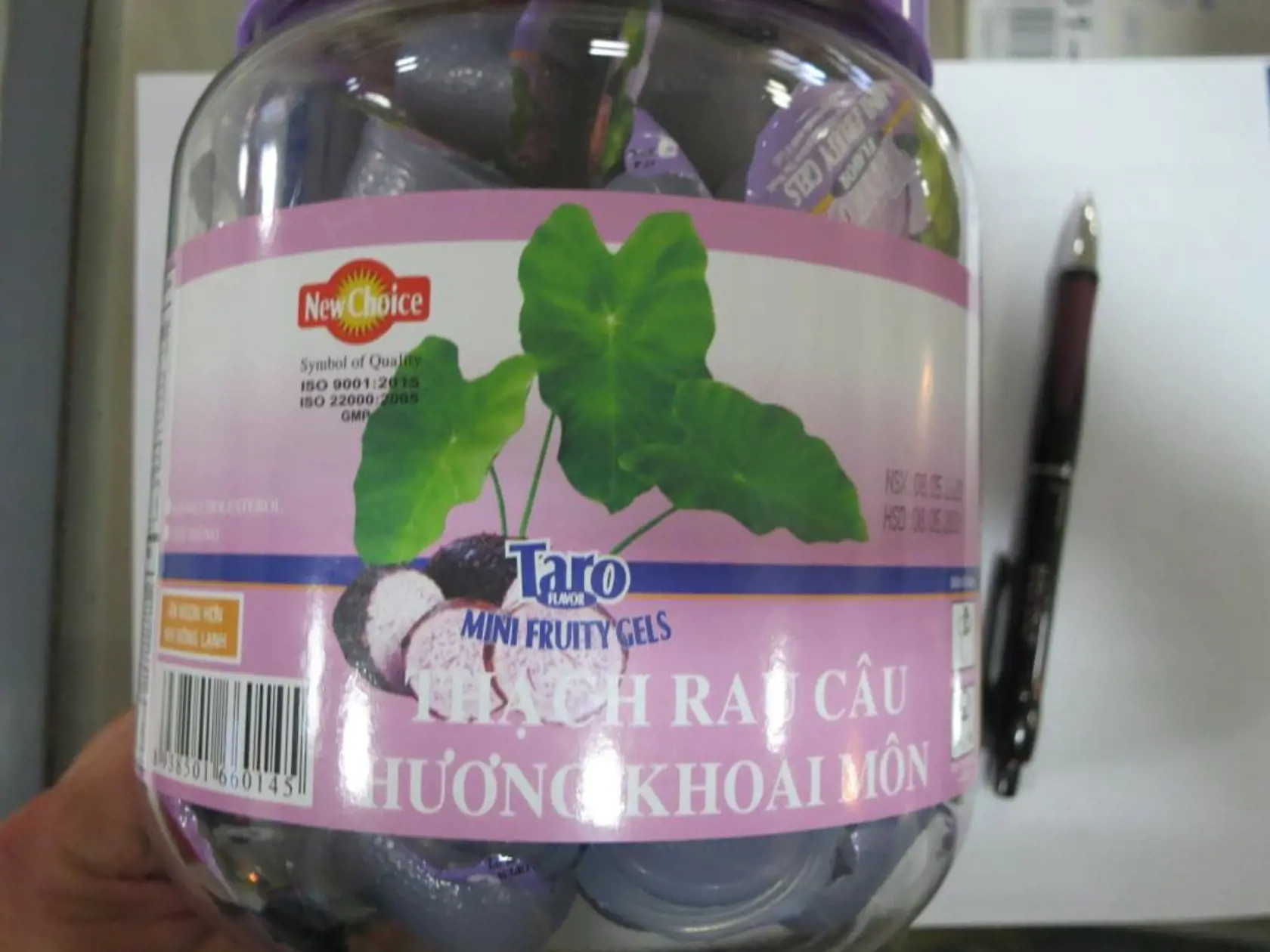 New Choice Taro Flavor Mini Fruity Gelse, hmotnosť balenia 1 kg (15,2 g x 66 kusov - minipoháriky), s dátumom minimálnej trvanlivosti do 08.mája 2021, vyrobené vo Vietname.