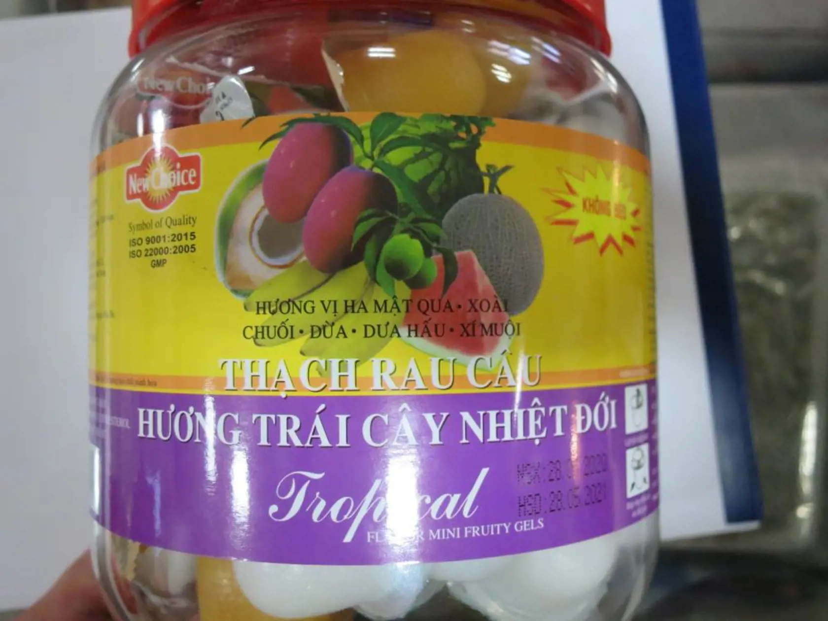 New Choice Tropical Mini Fruity Gelse, hmotnosť balenia 1 kg (15,2 g x 66 kusov - minipoháriky), s dátumom minimálnej trvanlivosti do 28.0mája 2021, vyrobené vo Vietname.