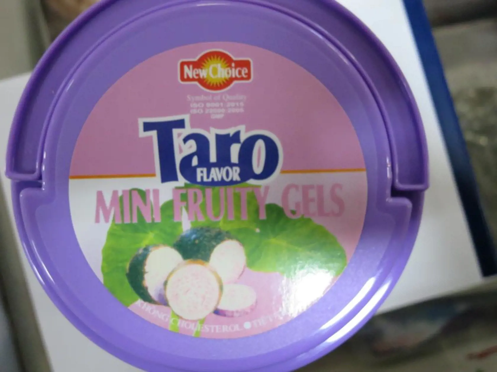 New Choice Taro Flavor Mini Fruity Gelse, hmotnosť balenia 1 kg (15,2 g x 66 kusov - minipoháriky), s dátumom minimálnej trvanlivosti do 08.mája 2021, vyrobené vo Vietname.