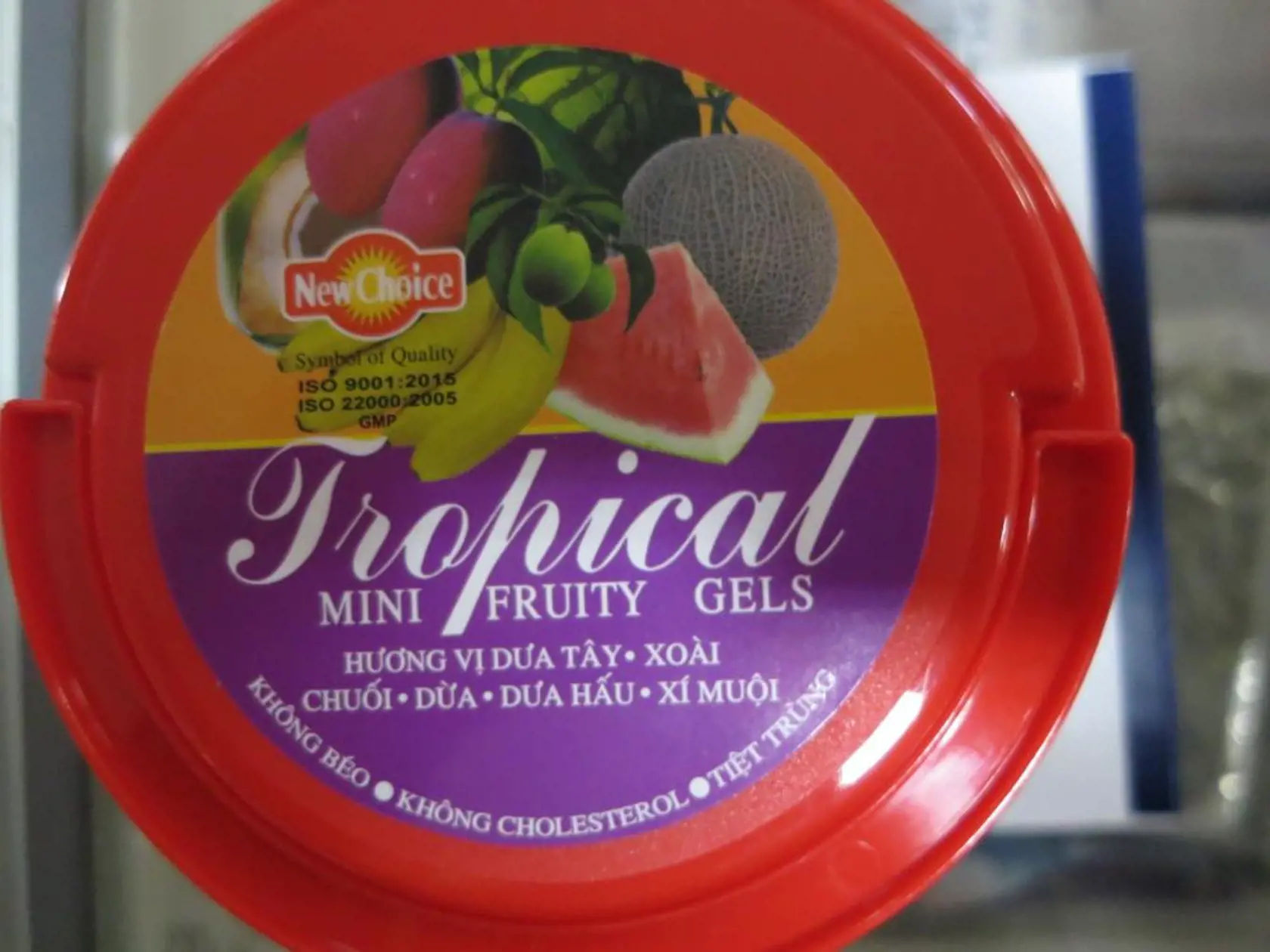 New Choice Tropical Mini Fruity Gelse, hmotnosť balenia 1 kg (15,2 g x 66 kusov - minipoháriky), s dátumom minimálnej trvanlivosti do 28.0mája 2021, vyrobené vo Vietname.