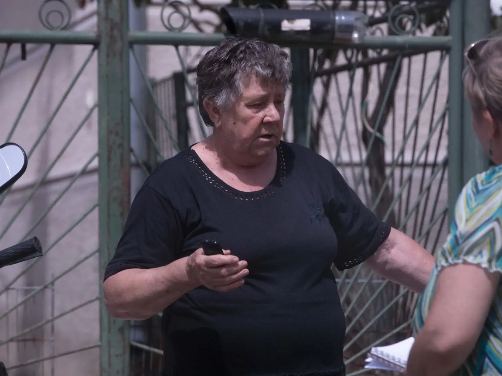 Helena (76), najbližšia susedka Edisy a Ľudovíta nám porozprávala, ako sa jej Edisa v nedeľu normálne pýtala, čo varí k obedu, pritom mala už dva dni pod kobercom mŕtveho strýka.