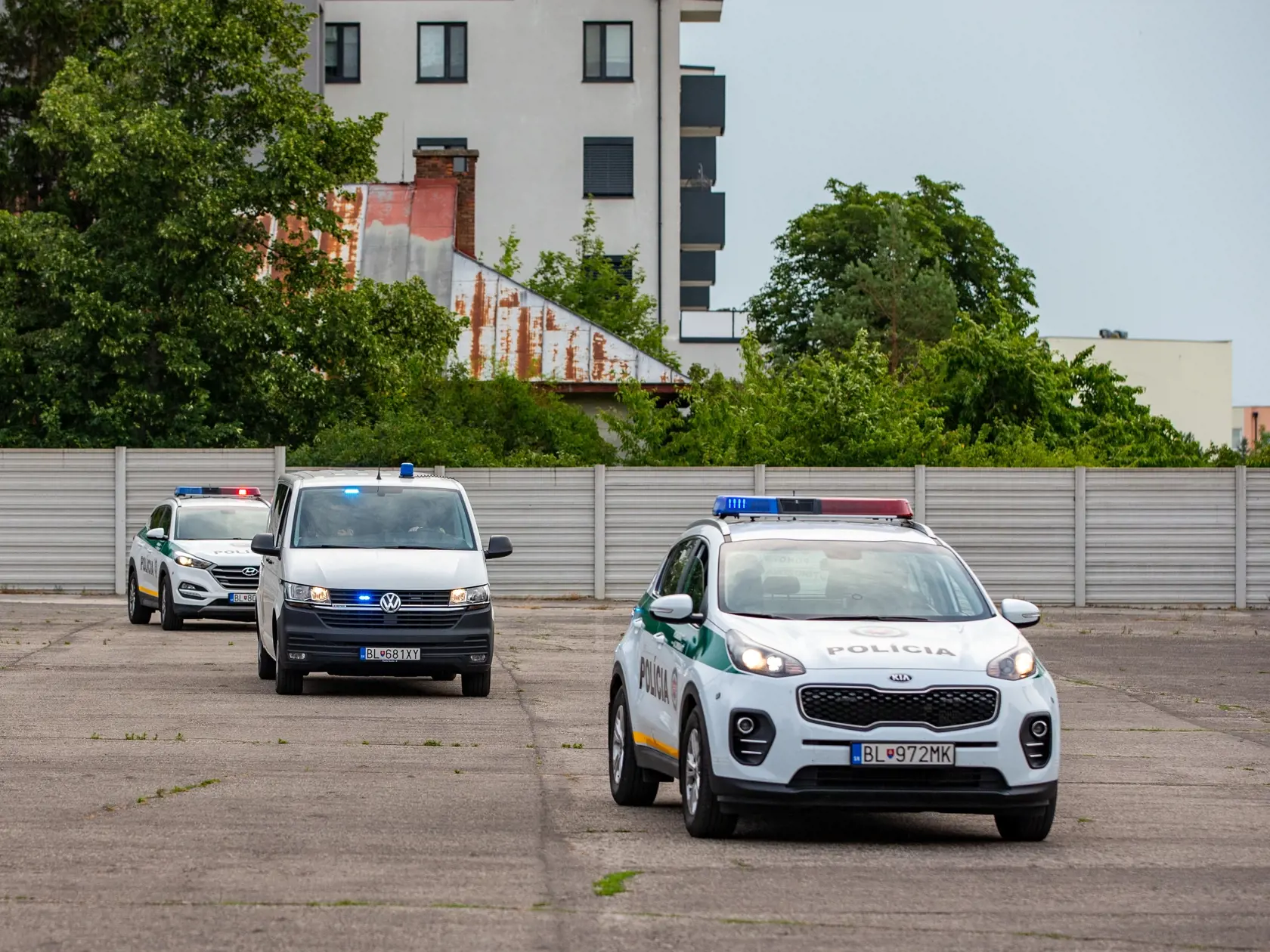 Súdne pojednávanie s bývalým šéfom úradu Špeciálnej prokuratúry Dušanom Kováčikom na Špecializovanom trestnom súde v Pezinku. Na snímke je eskorta obžalovaného.