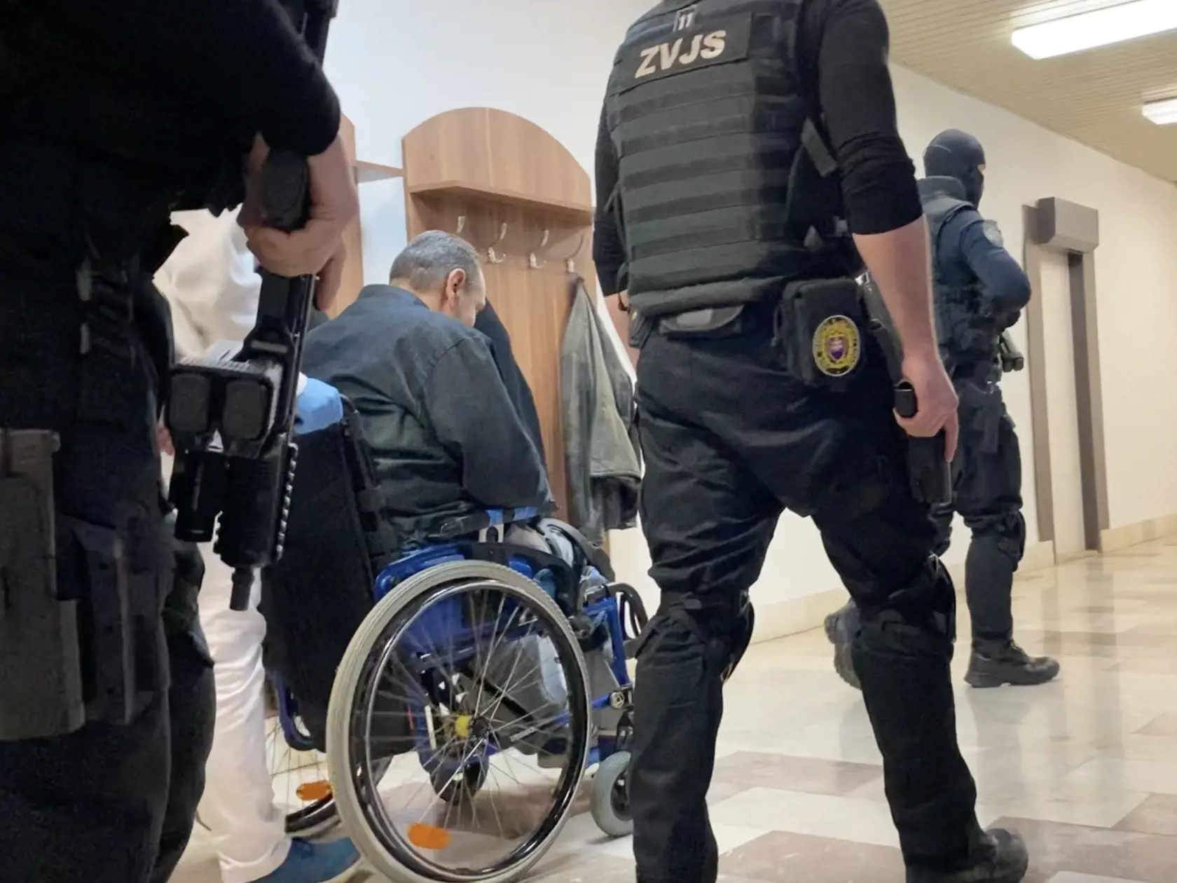 Alexander Horváth na pojednávaní o žiadosti Ladislava Badóa o obnovu procesu v kauze vraždy Petra Klešča odmietol vypovedať. Polícia ho nedávno obvinila pre krivú výpoveď.