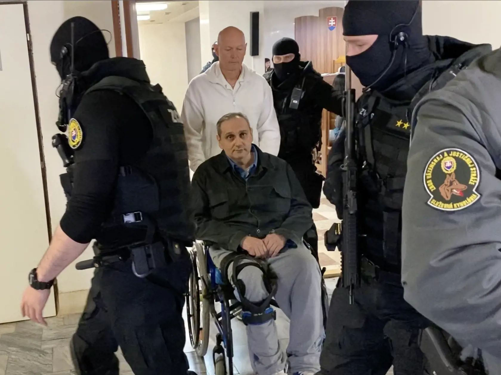 Alexander Horváth na pojednávaní o žiadosti Ladislava Badóa o obnovu procesu v kauze vraždy Petra Klešča odmietol vypovedať. Polícia ho neskôr obvinila pre krivú výpoveď.