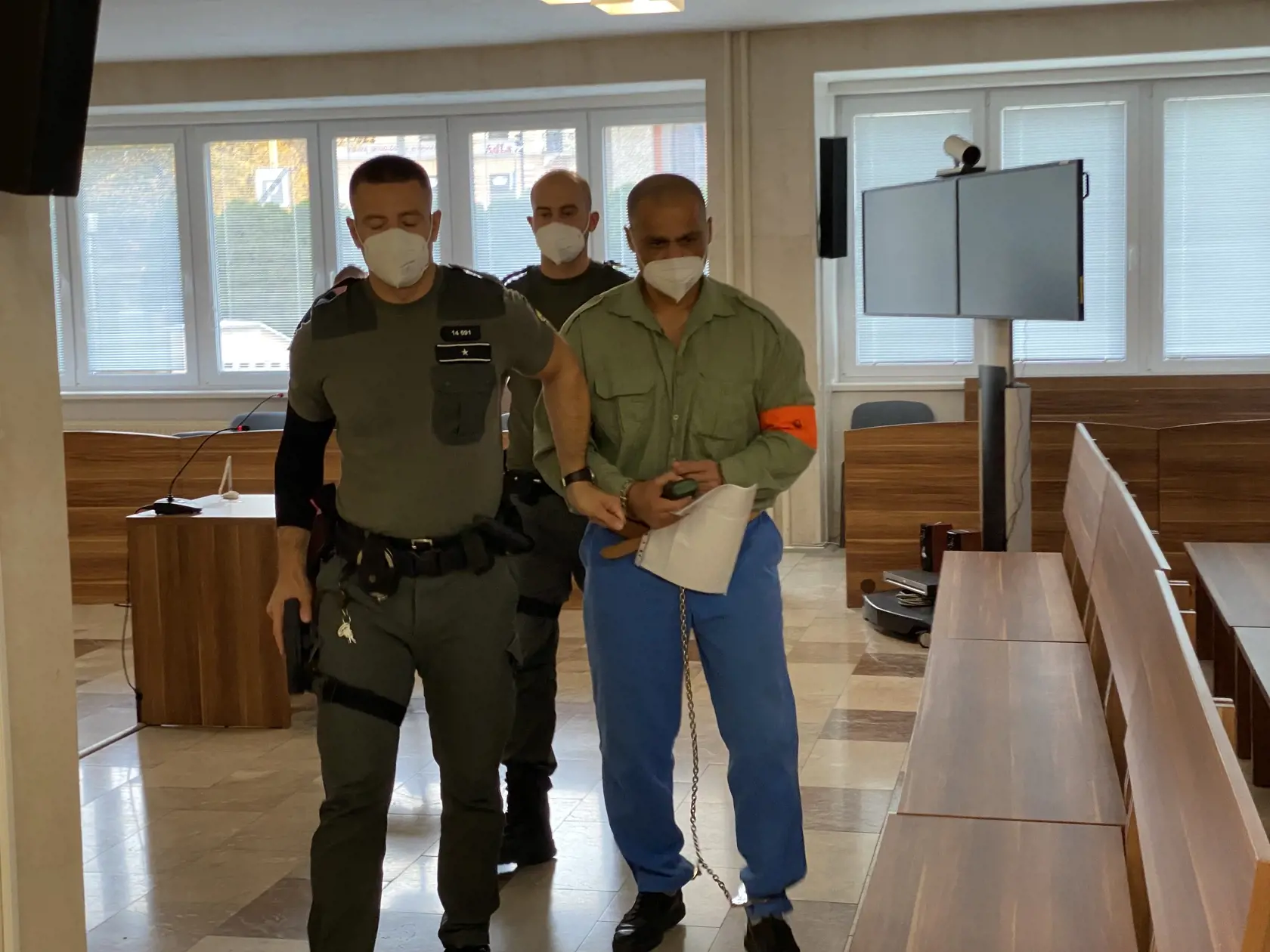 Ladislav Badó z Košíc si odpykáva 23-ročný trest za vraždu Jána Kromku, Petra Klešča a pokus o vraždu Jozefa Holuba. Tvrdí, že na poprave Klešča sa nepodieľal. Okresný súd v Prešove požiadal o obnovu konania a požiadal, aby sa súd zaoberal výpoveďami svedkov, ktorí jeho verziu potvrdzujú. Zamietli mu ju.