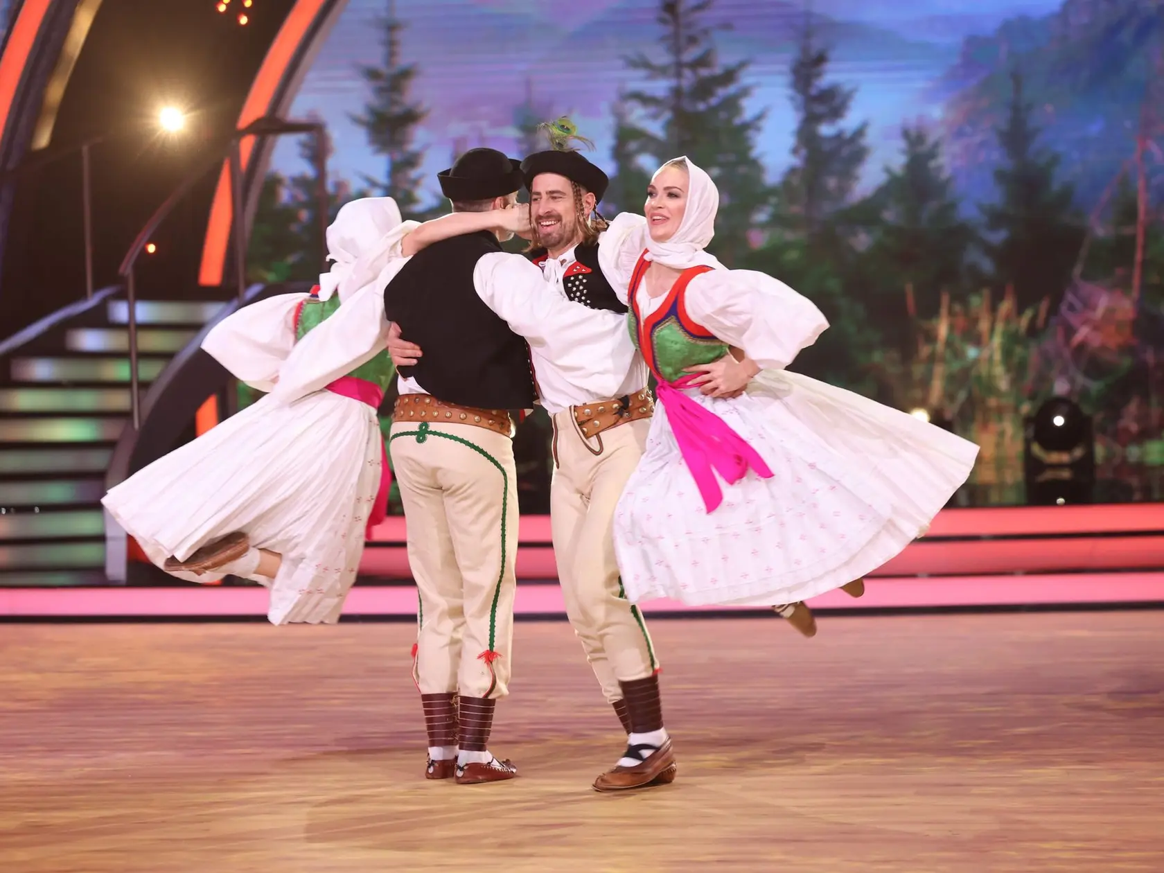 8. kolo Let's Dance. Na snímke Peter Sagan a Eliška Lenčešová.