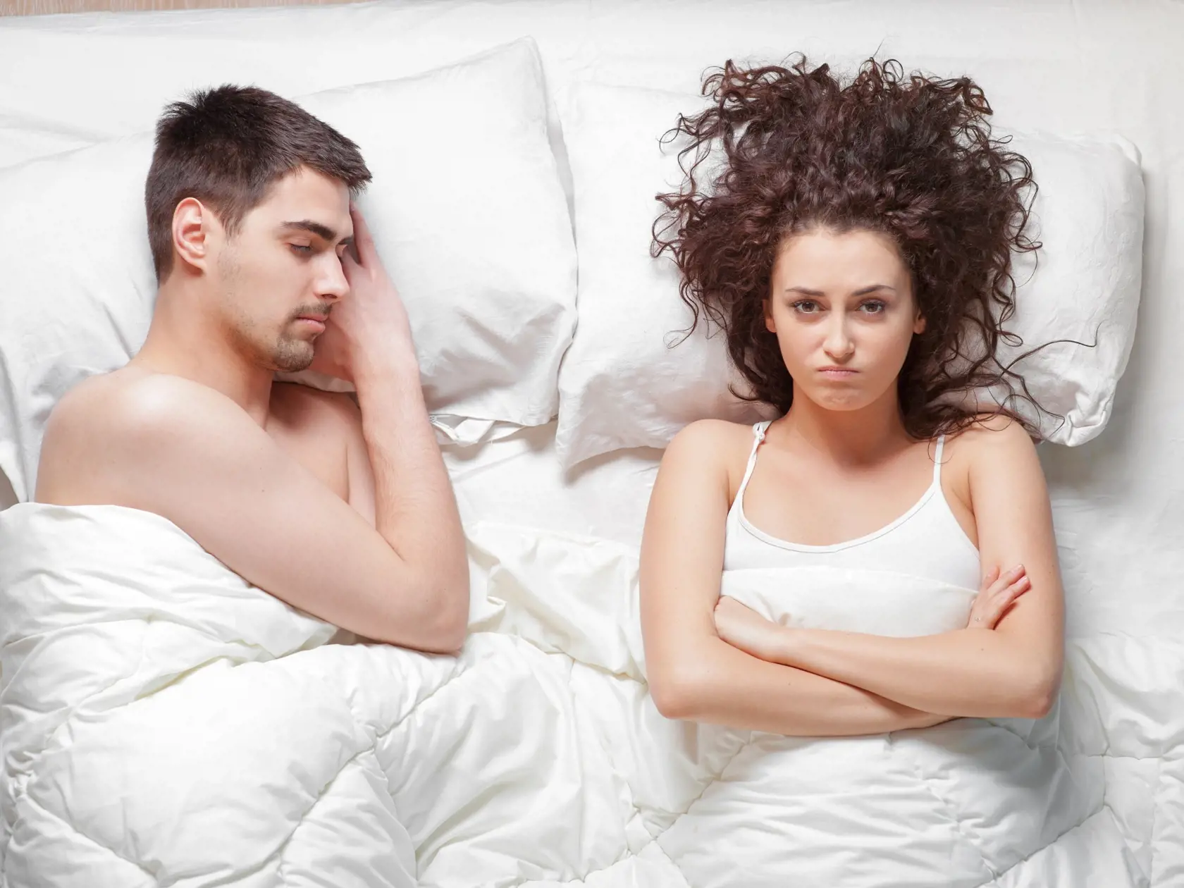muž a žena - manželia - spánok - sex - hnev