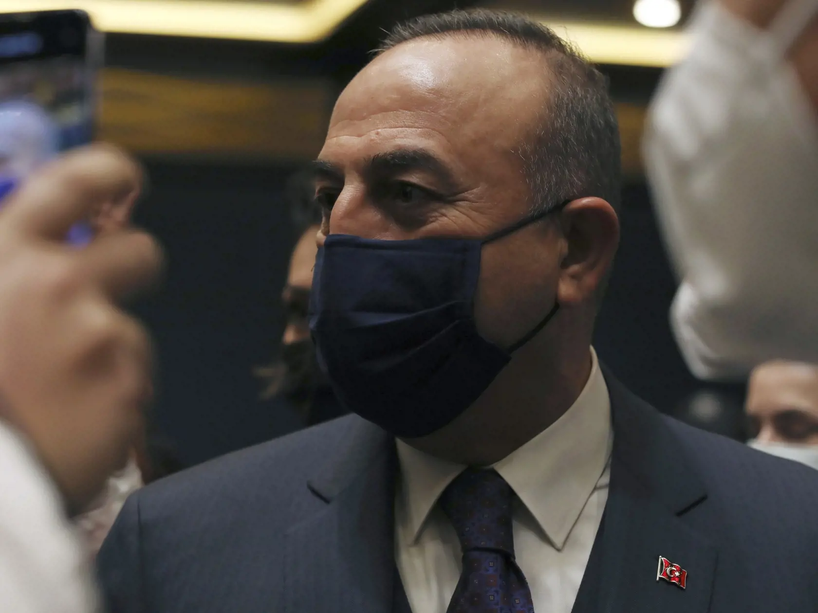 KK62 Ankara - Turecký minister zahraničných vecí Mevlüt Čavušoglu hovorí s novinármi 9. marca 2022 v Ankare. Turecký minister zahraničných vecí Mevlüt Čavušoglu, ruský minister zahraničných vecí Sergej Lavrov a šéf ukrajinskej diplomacie Dmytro Kuleba absolvujú vo štvrtok (10.3.) v Turecku stretnutie. FOTO TASR/AP
Turkish Foreign Minister Mevlut Cavusoglu speaks to the media in Ankara, Turkey, Wednesday, March 9, 2022, a day before a trilateral meeting between Russia's Foreign Minister Sergey La