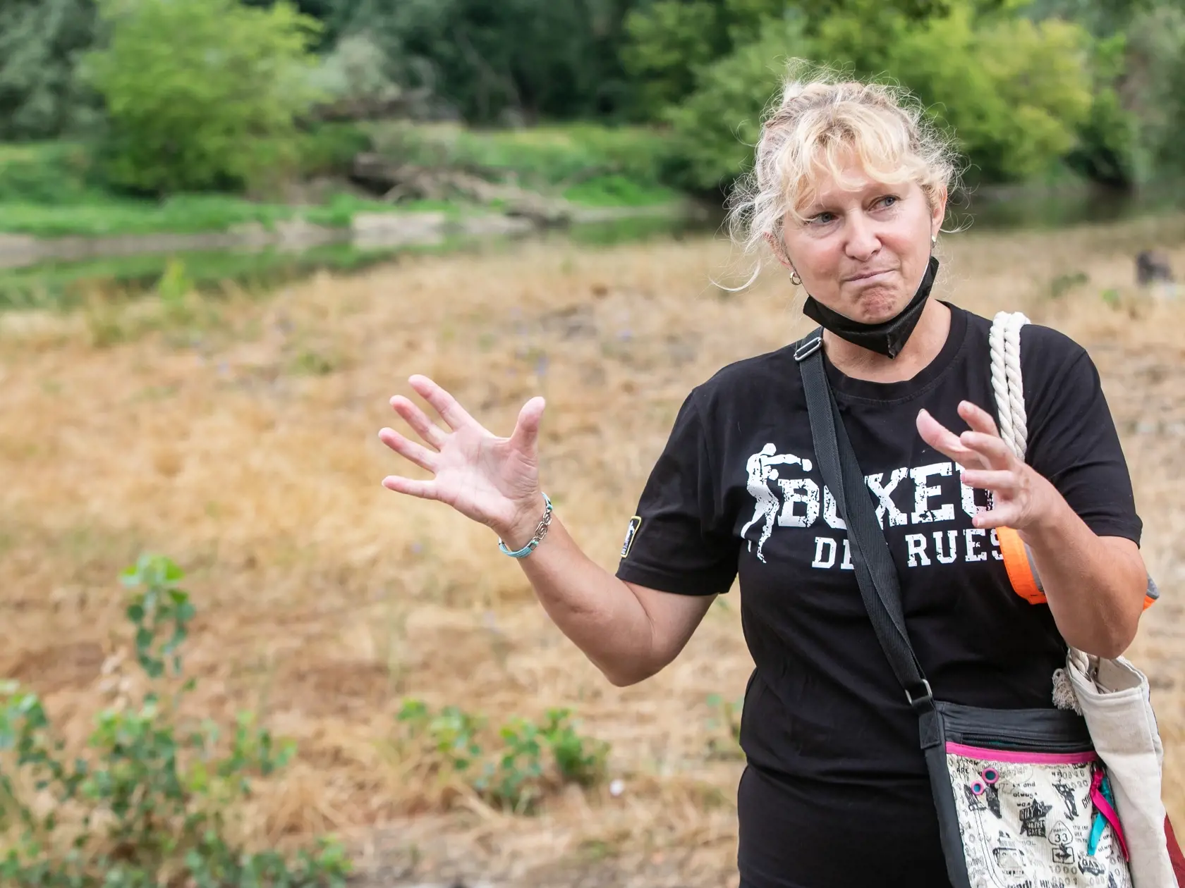 Blanka nám podrobne opísala, ako ju dotyčný obťažoval a presviedčal ju, aby svojich psov priviazala k stromu.
