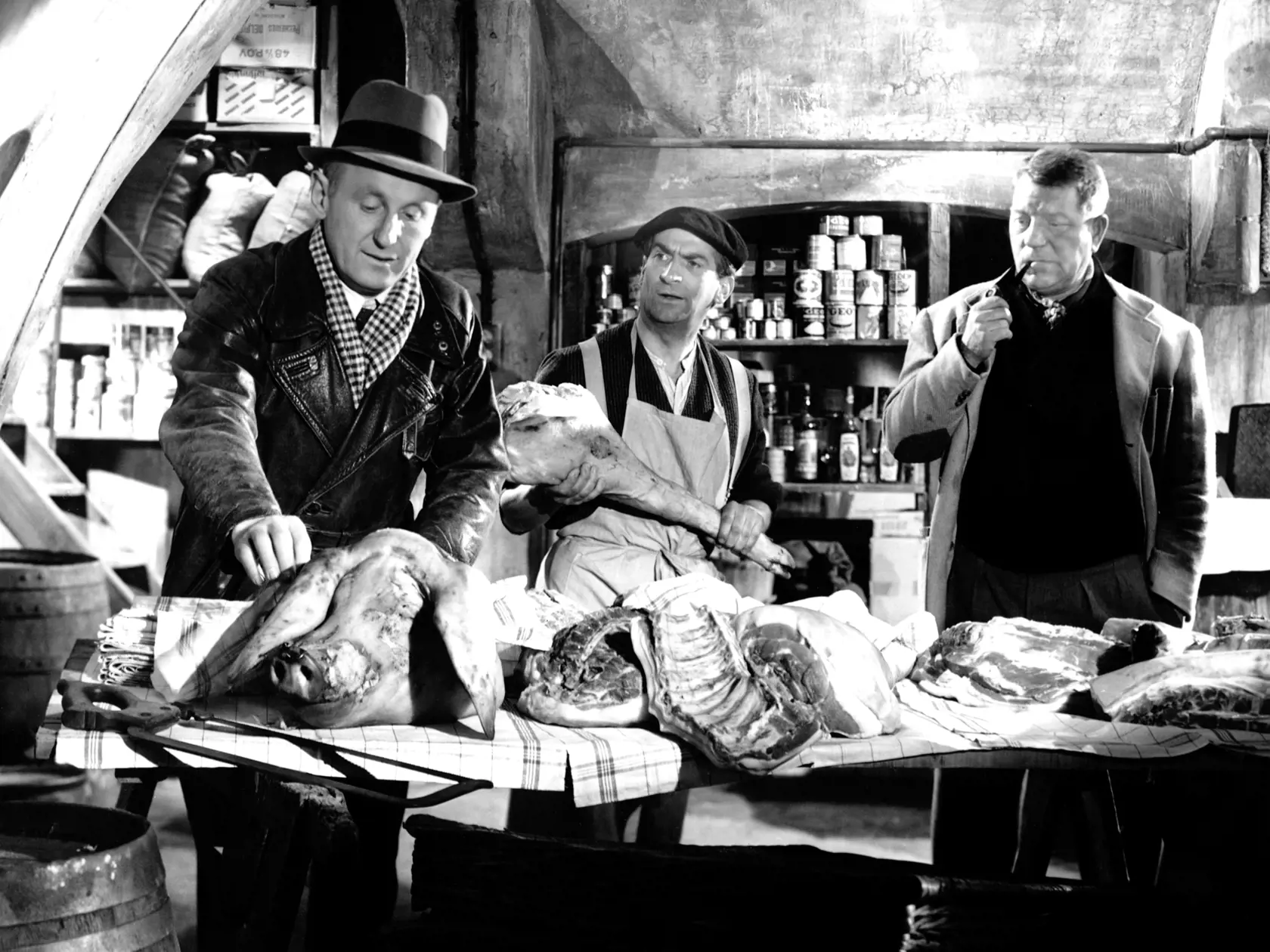 S legendou francúzskeho filmu JEANOM GABINOM (vpravo) hral vo filme Naprieč Parížom. Epizódnu postavu stvárnil LOUIS DE FUNÈS (uprostred).