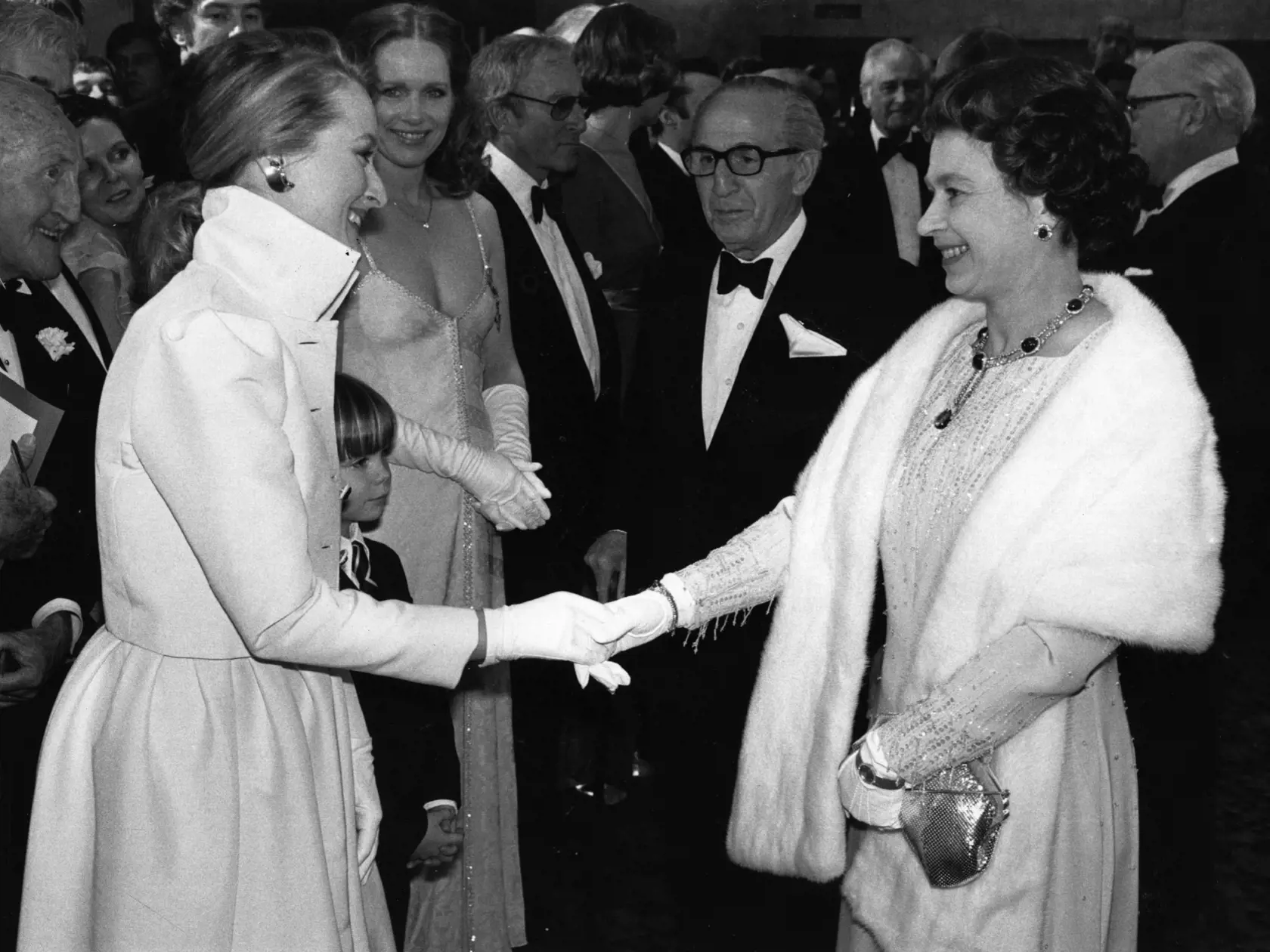 Kráľovná Alžbeta II. a herečka Meryl Streep v roku 1980.