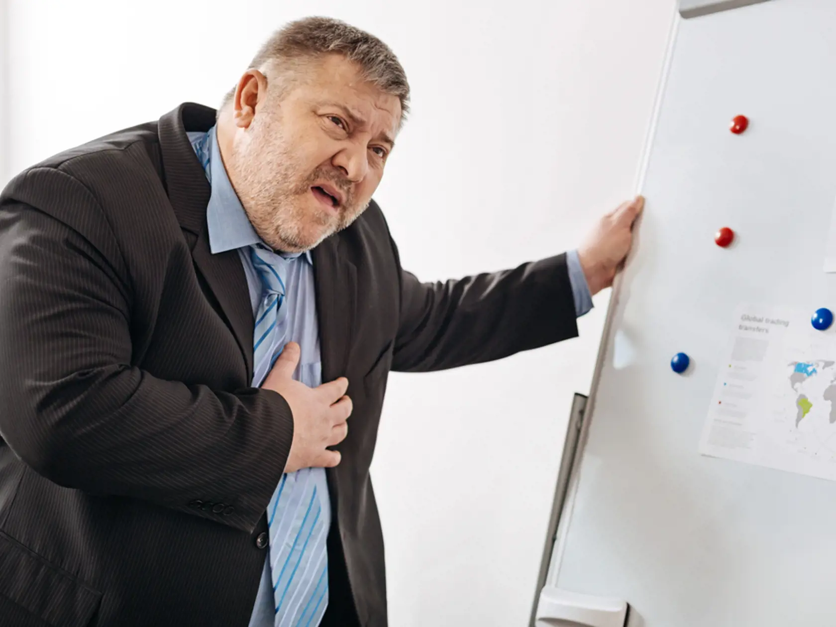 Obezita je viac než len nadmerné množstvo tuku – mení biochemické procesy v tele a narúša metabolizmus. Jedným z kľúčových problémov je zvýšená hladina mastných kyselín, ktoré priamo poškodzujú bunky srdca.