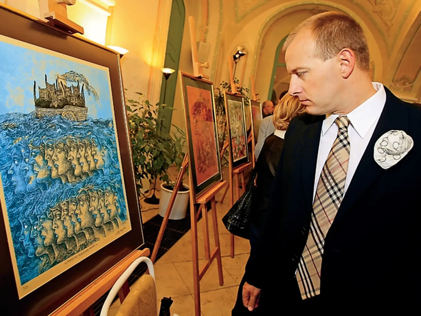 Režisér Juraj Jakubisko, výstava obrazov, na snímke podnikateľ Boris Kollár
Foto: Zuzana Gavulová
Uverejnené. Šarm č. 43/08
pôvodný súbor:kollarGAVULOVA.eps