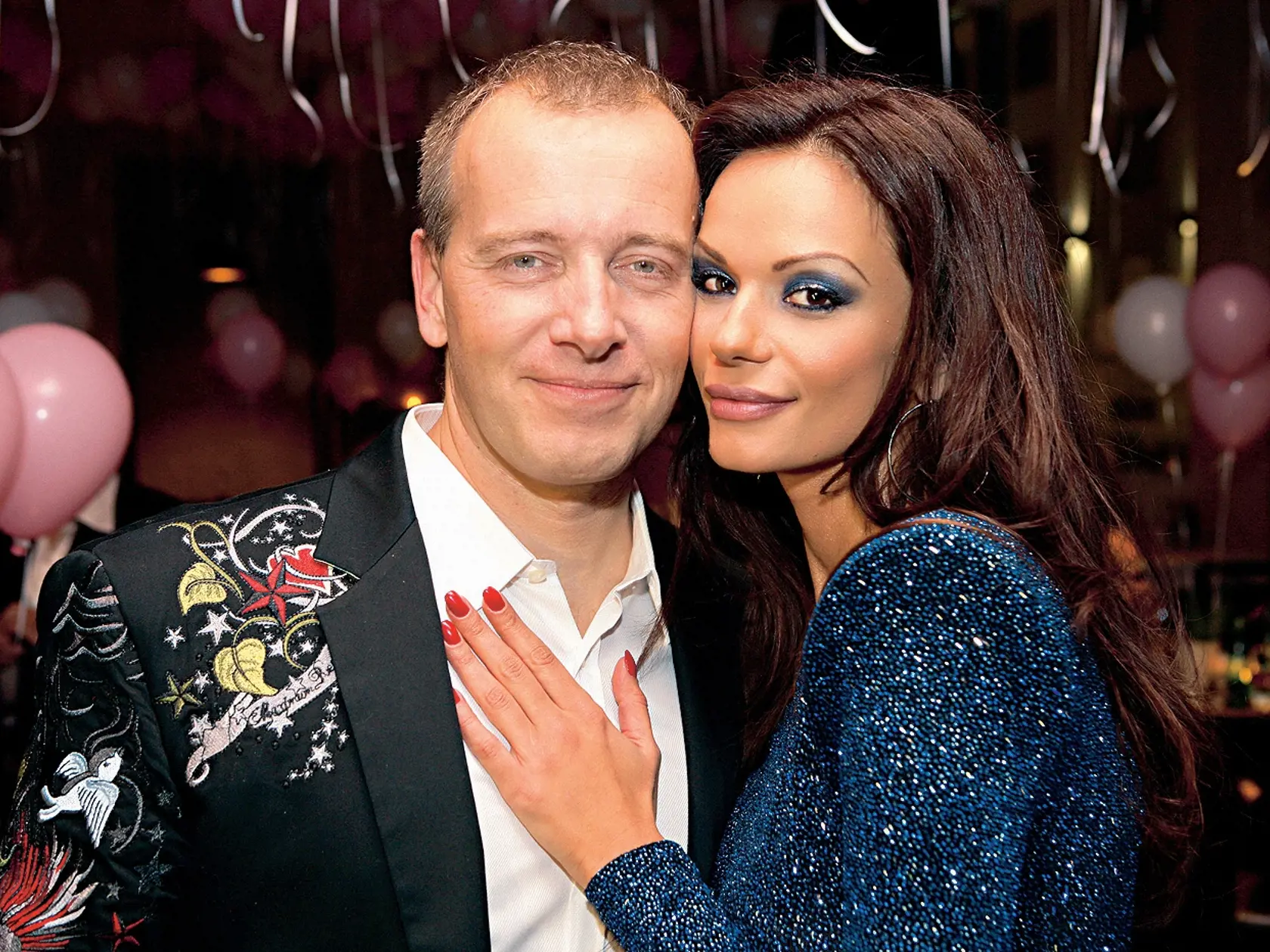 Boris Kollár, podnikateľ, partnerka Andrea Heringhová, narodeninová párty, oslava, zábava, narodeniny
foto: Ján Zemiar
uverejnené: Šarm 46/2010
IBA PRE POTREBY REDAKCIE ŠARM! V PRÍPADE INÝCH REDAKCIÍ VÝLUČNE SO SÚHLASOM FOTOGRAFA!!!!!!!!
pôvodný súbor:1DAO8229.eps