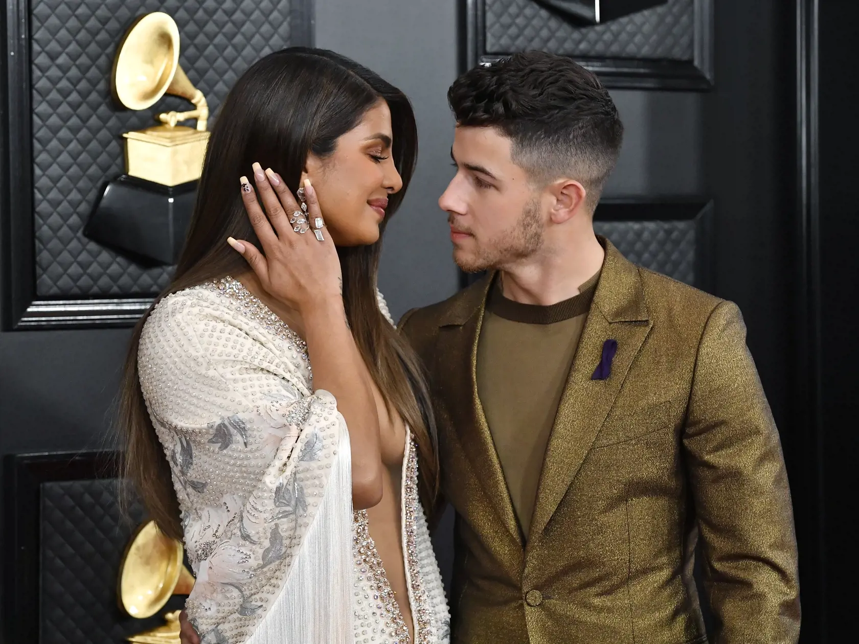Priyanka Chopra a Nick Jonas údavajú trendy. Sú štýlovým párom, ktorý svoju lásku rád ukazuje aj na verejnosti.